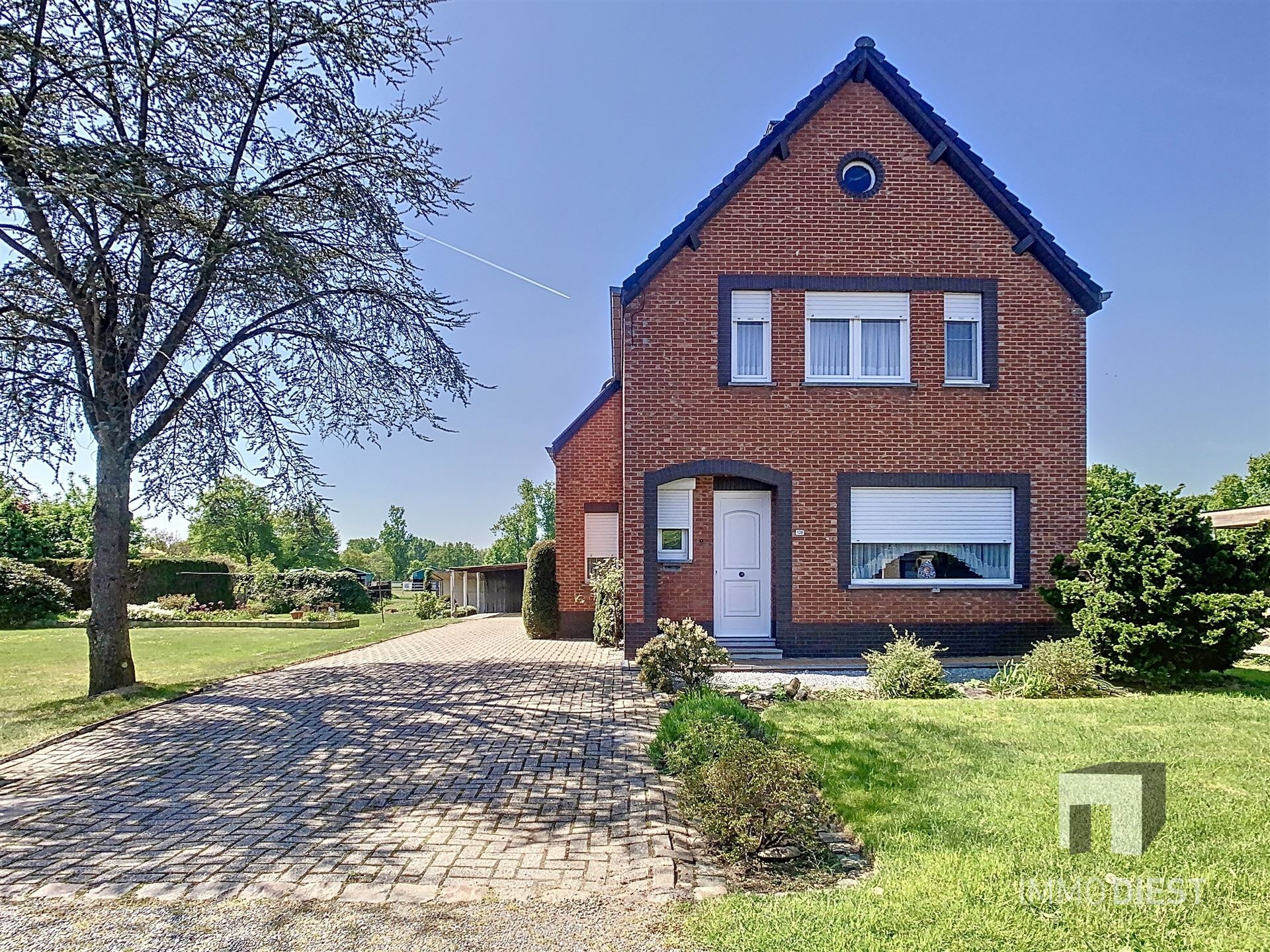 Hoofdfoto van de publicatie: Te renoveren woning met bijgebouw op 5a 29ca.