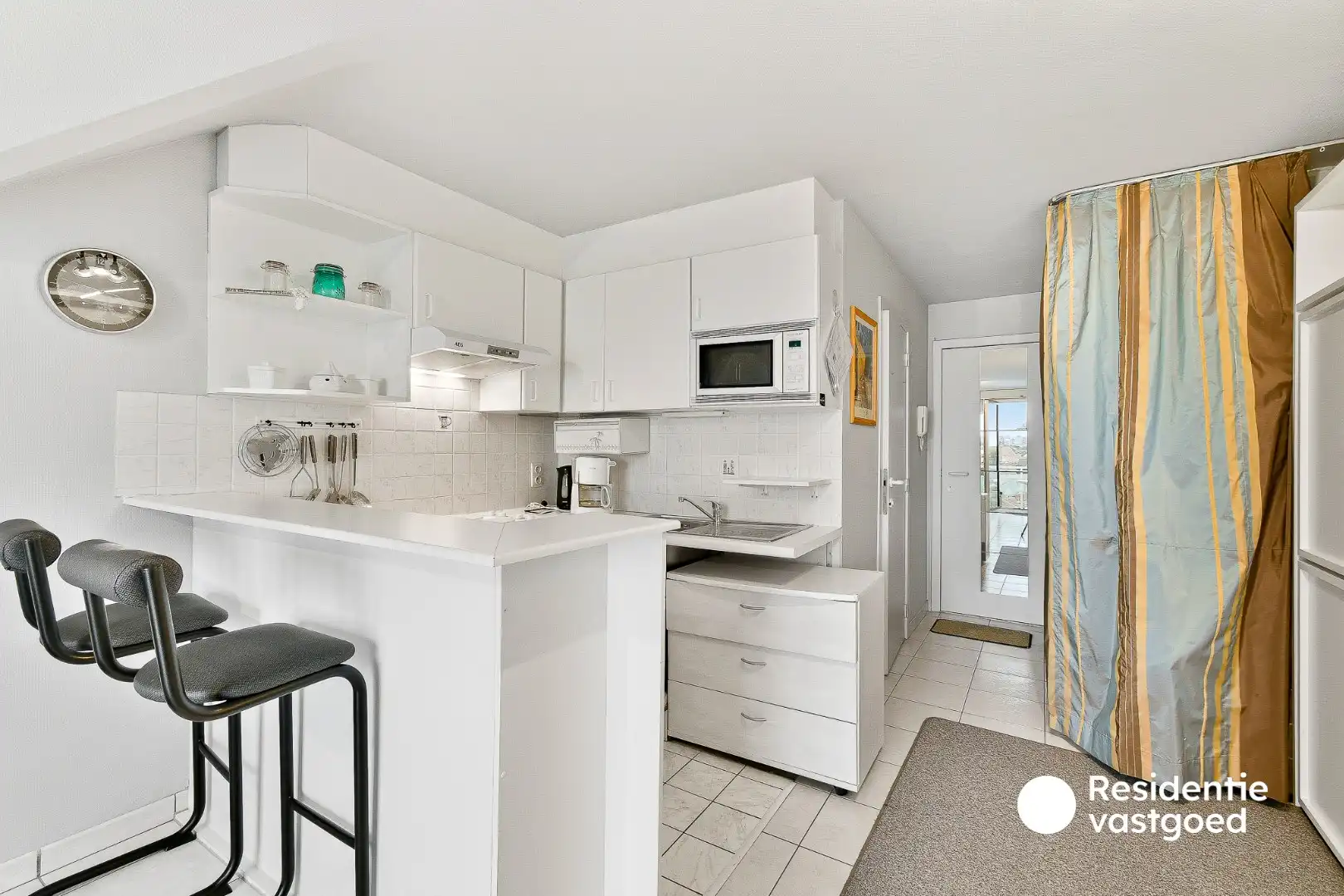 Gemeubelde studio in afgesloten vakantiepark met verwarmd zwembad foto 6