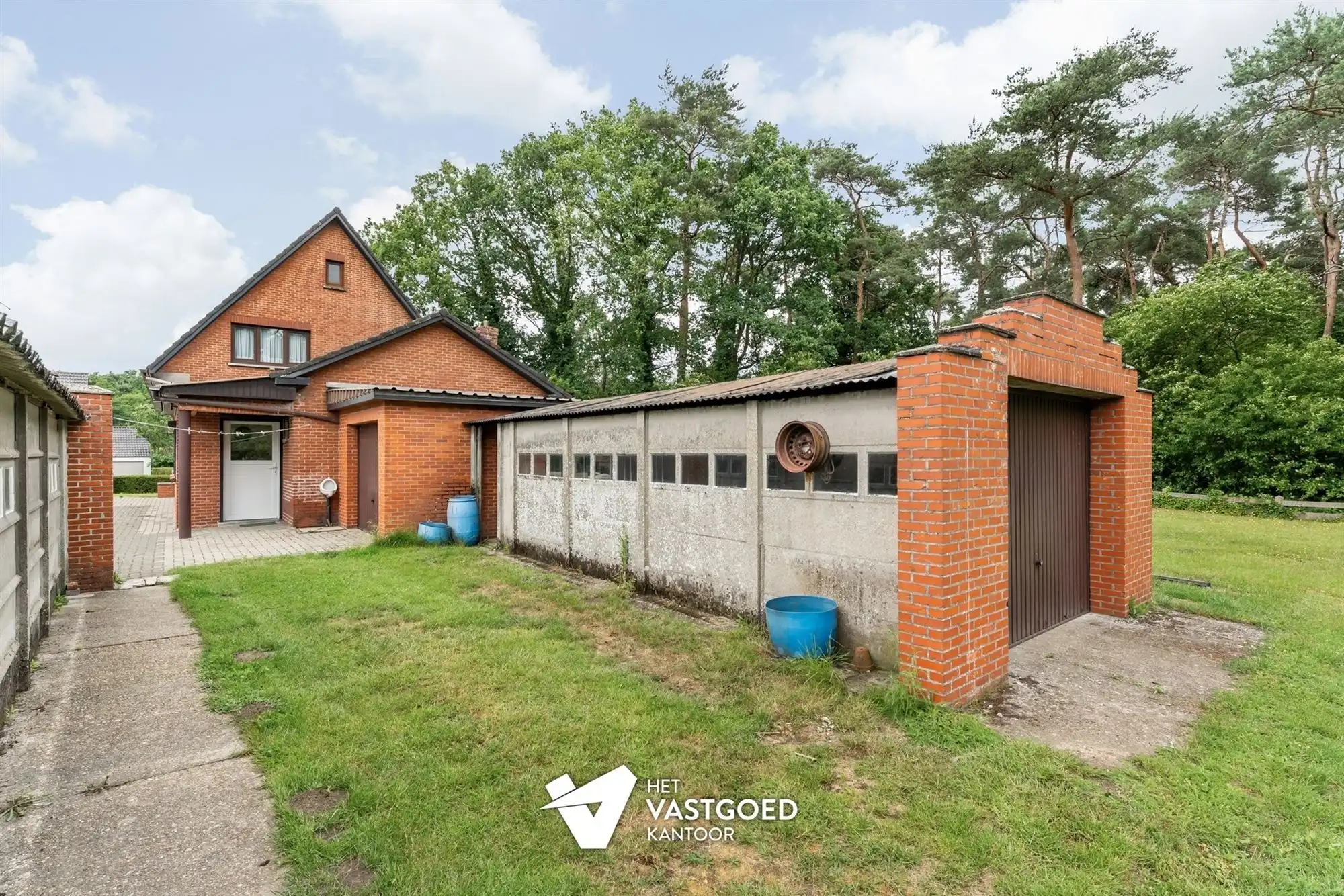 OP TE FRISSEN KARAKTERVOLLE WONING UITERST RUSTIG GELEGEN TEN MIDDEN VAN HET GROEN OP EEN PERCEEL VAN 20A16CA TE OOSTHAM foto 27