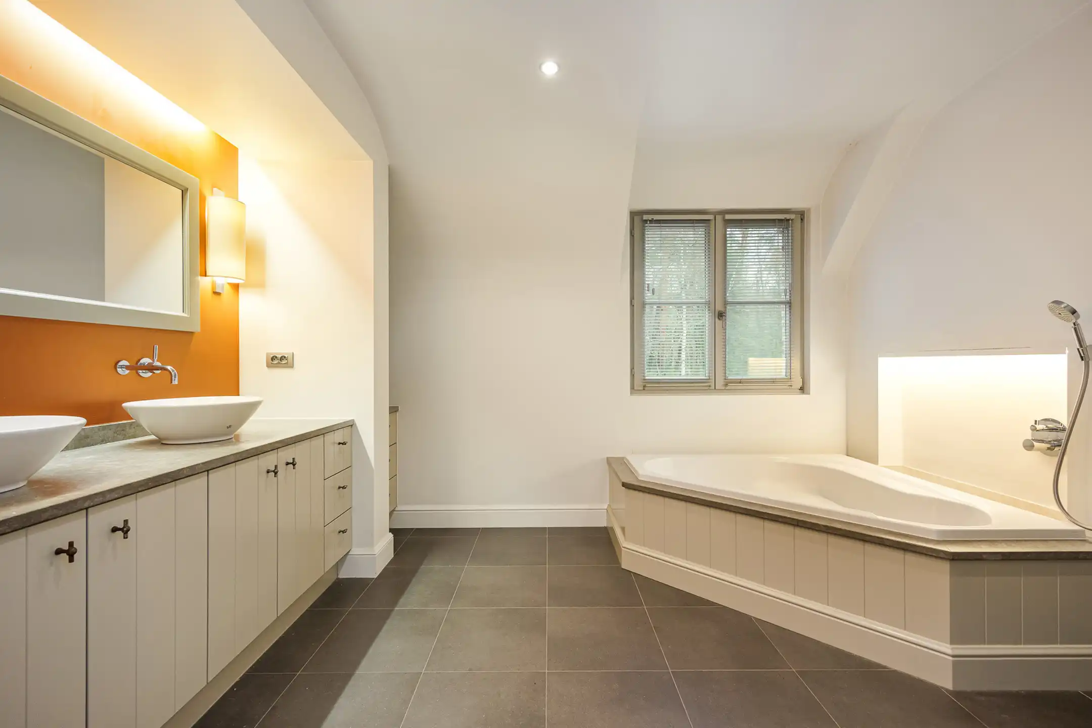 Stijlvolle pastorijvilla met 6 slaapkamers en prachtige tuin foto 10