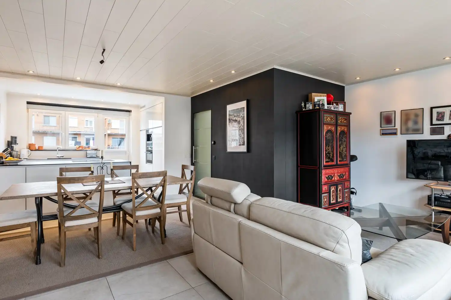 Recent gerenoveerde bel-etage&nbsp;met 3 slaapkamers te koop in Hoevenen! foto 2