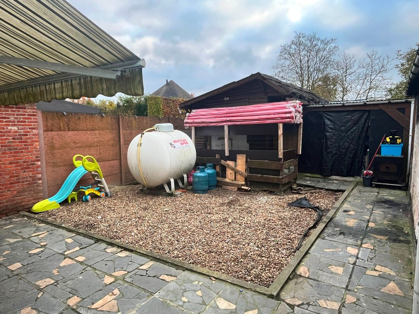 Rustig gelegen starterswoning op 129 m2 te koop met tuintje en 2 slaapkamers. foto 2