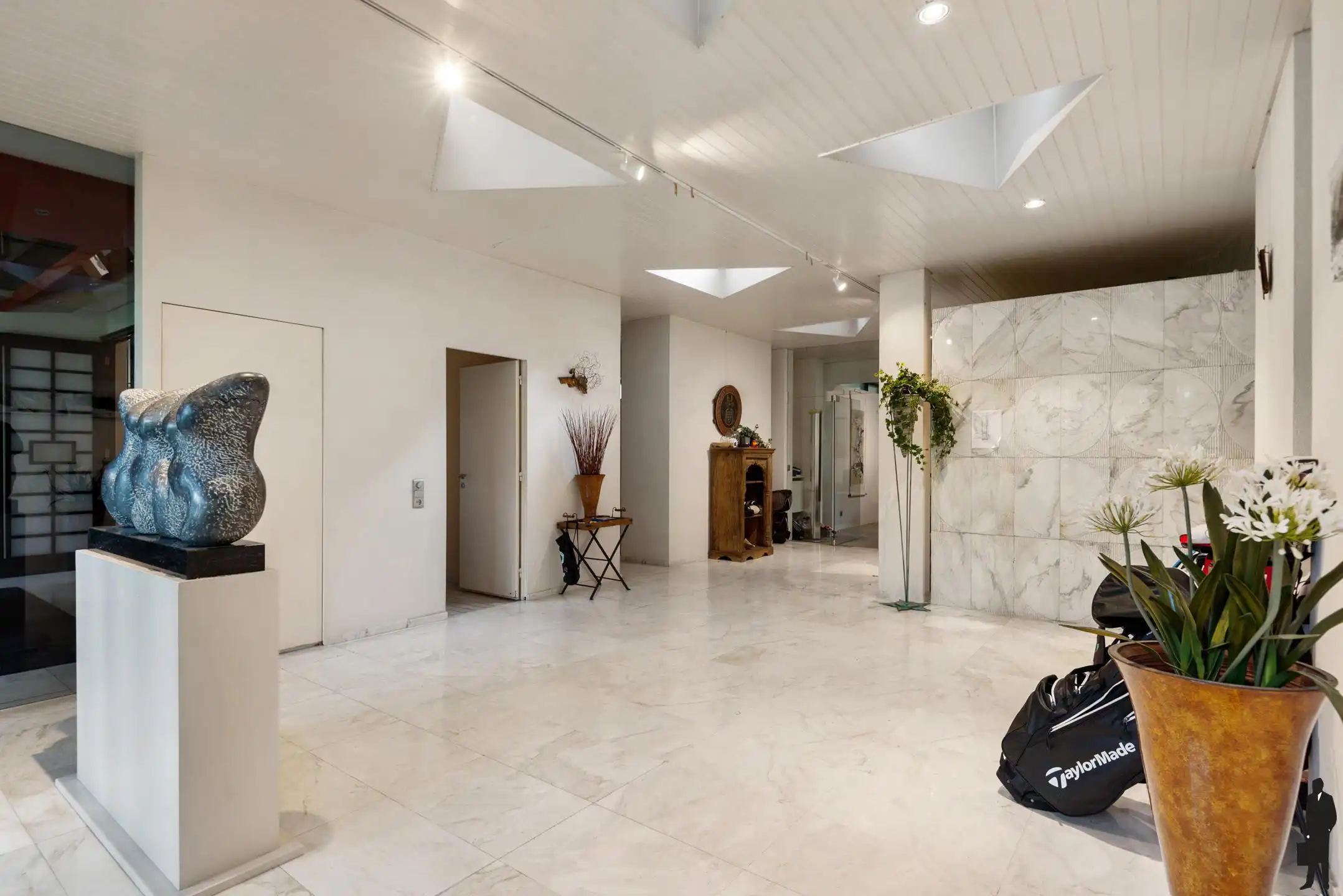 Verscholen in de natuur, in 1 van de mooiste lanen van Vriesdonk, rustig en residentieel: Architectenwoning op ca. 5.710 m².  foto 4