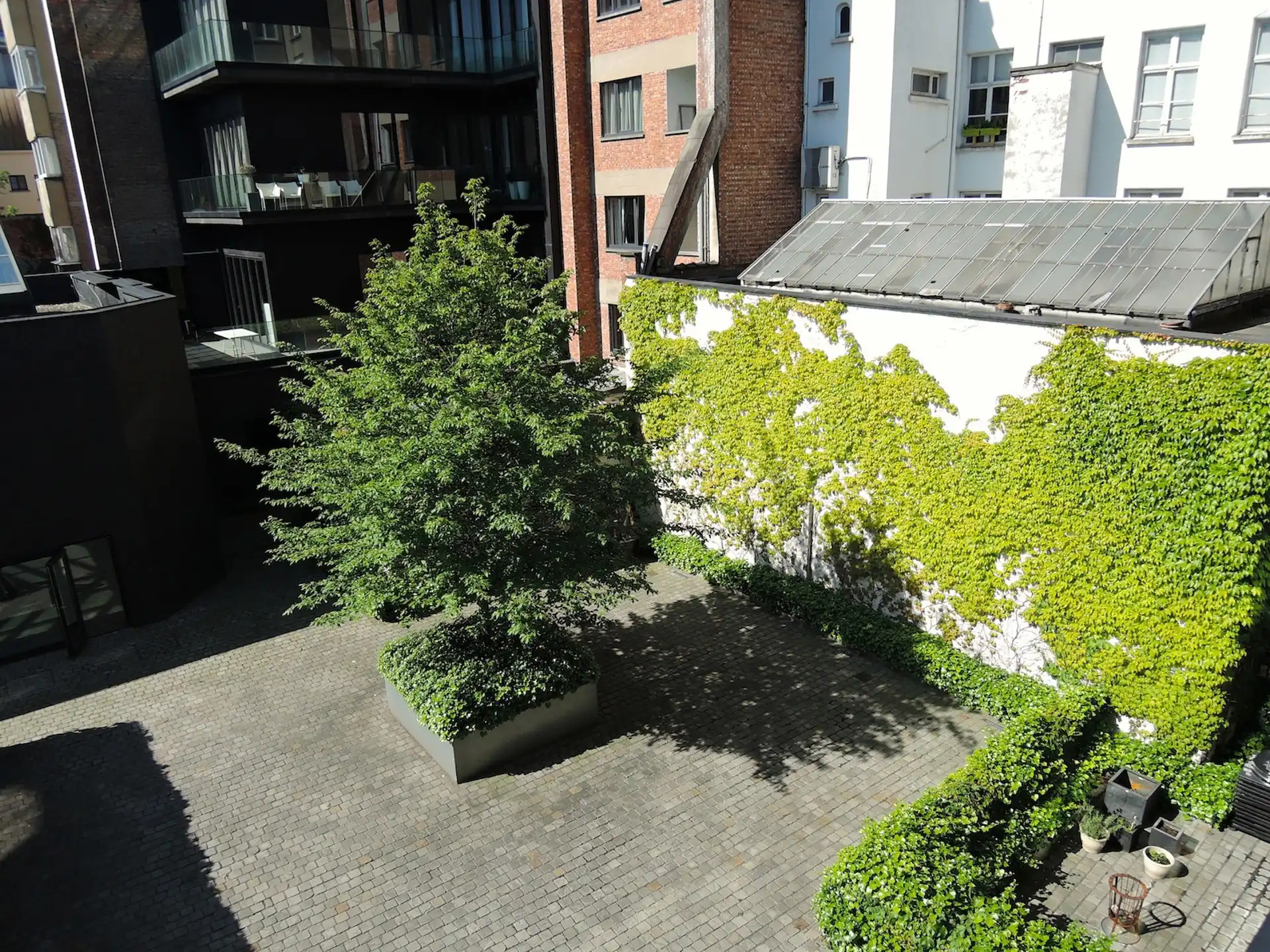 ANTWERPEN - Zonnige loft nabij Theaterplein foto 5