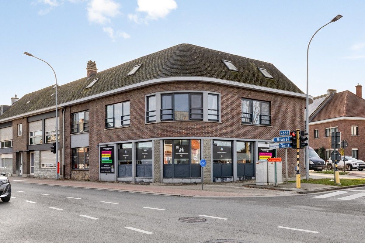 Sterk visueel gelegen kantoorgebouw met 3 standplaatsen en groot bovenliggend appartement met 6% bruto rendement. foto 26