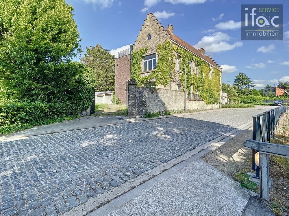 Villa te koop foto {{pictureIndex}}