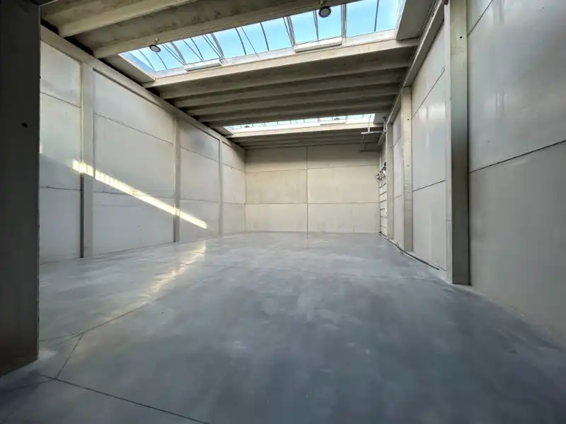 Recente KMO unit (350 m²) met mezzanine (72 m²) + parking foto 3