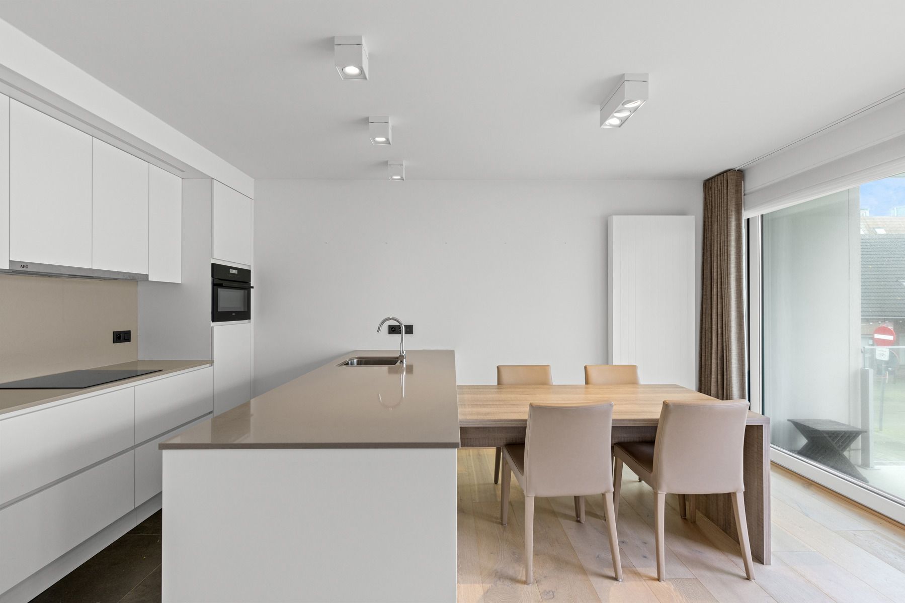  Uitstekend onderhouden 2 slpk appartement in hartje Bredene foto 2