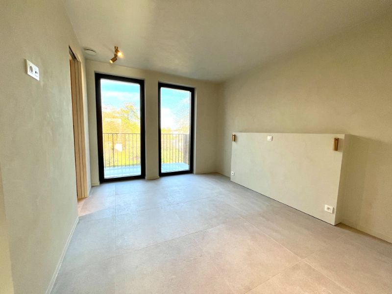 APPARTEMENT MET 2 SLAAPKAMERS, 2 BADKAMERS EN ONDERGRONDSE AUTOSTAANPLAATS TE HUUR IN SLEIDINGE foto 9