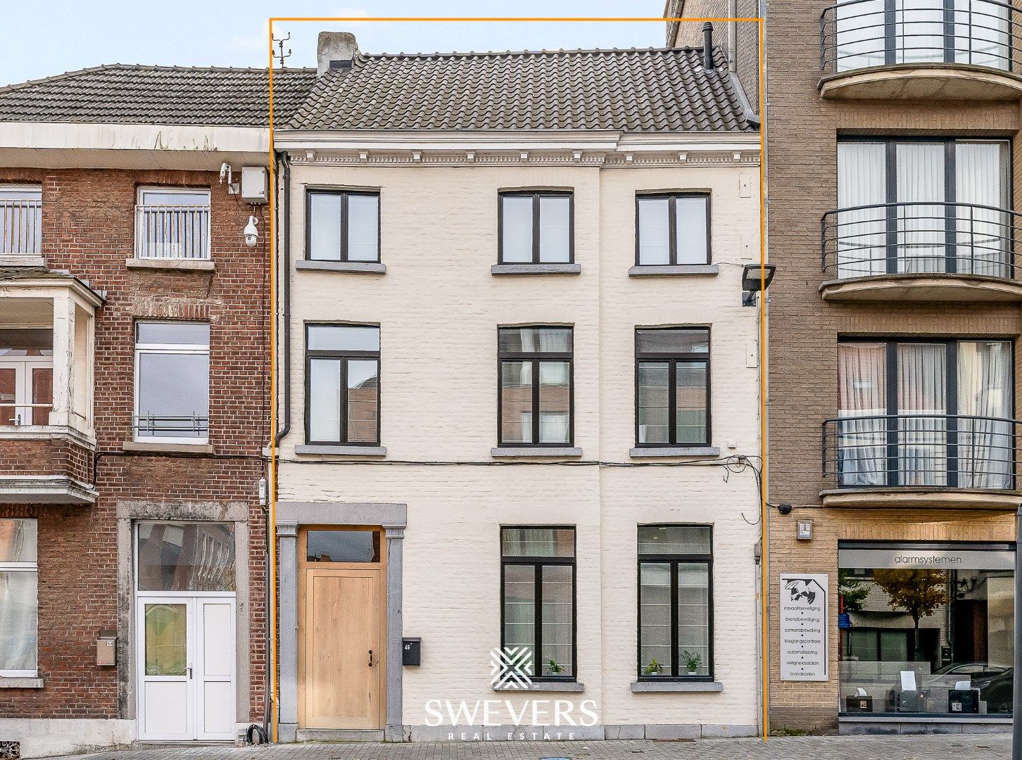 Instapklare karakterwoning met zonnig terras en stadstuin in Sint-Truiden (EPC A!) foto {{pictureIndex}}