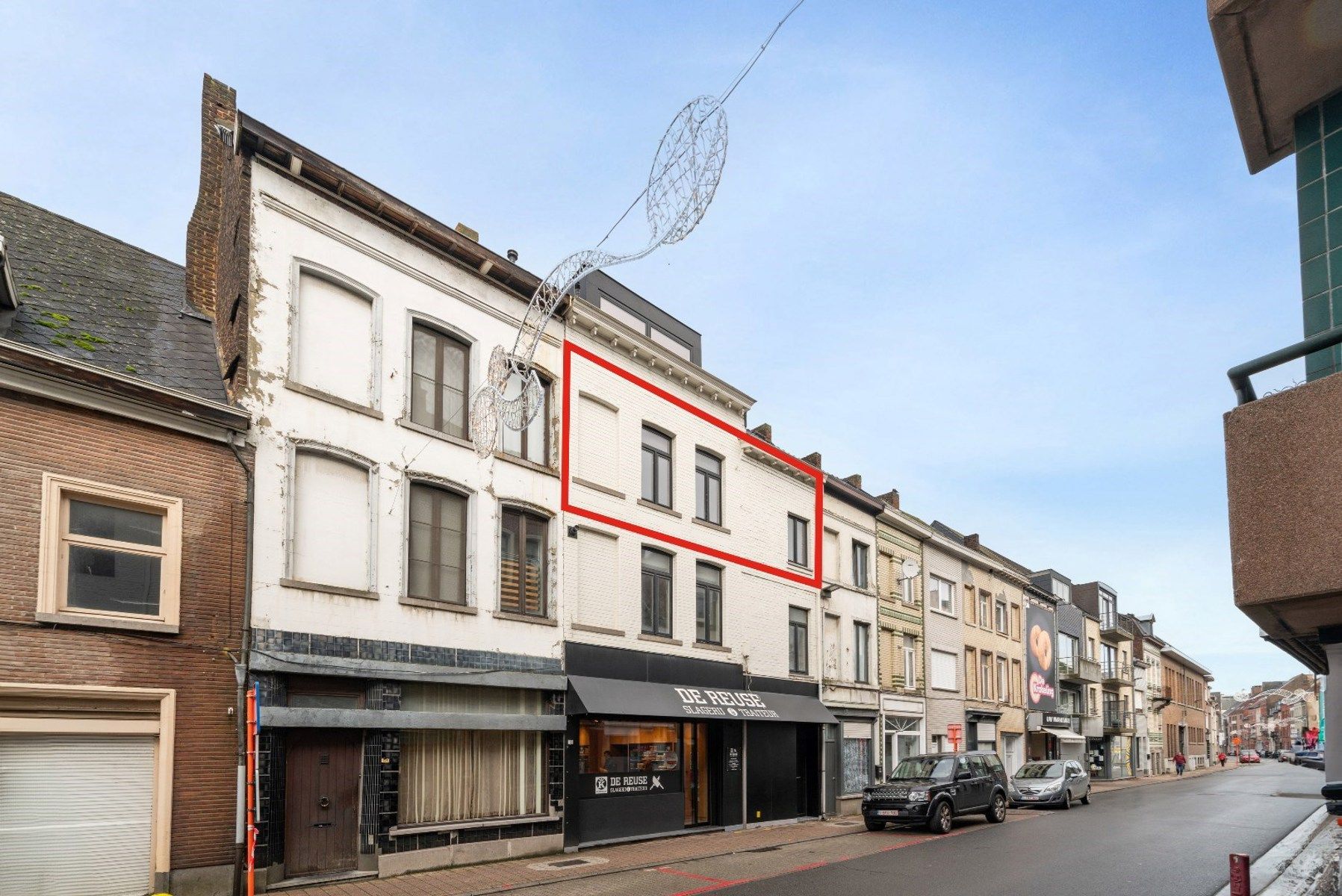 TE  HUUR- gerenoveerd appartement met 2 slaapkamers op centrale ligging foto 2