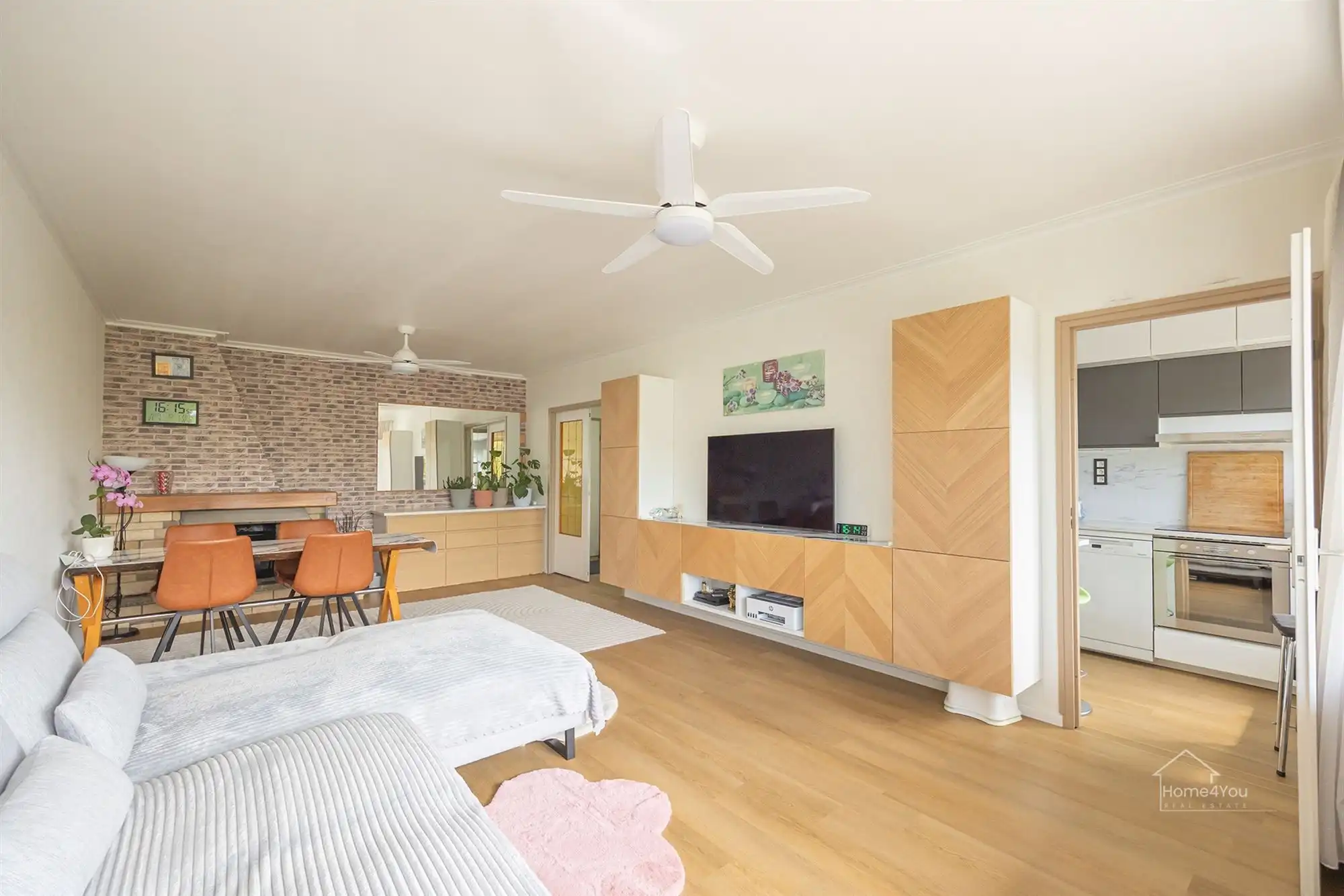 Instapklaar en lichtrijk appartement met 3 slaapkamers foto 6