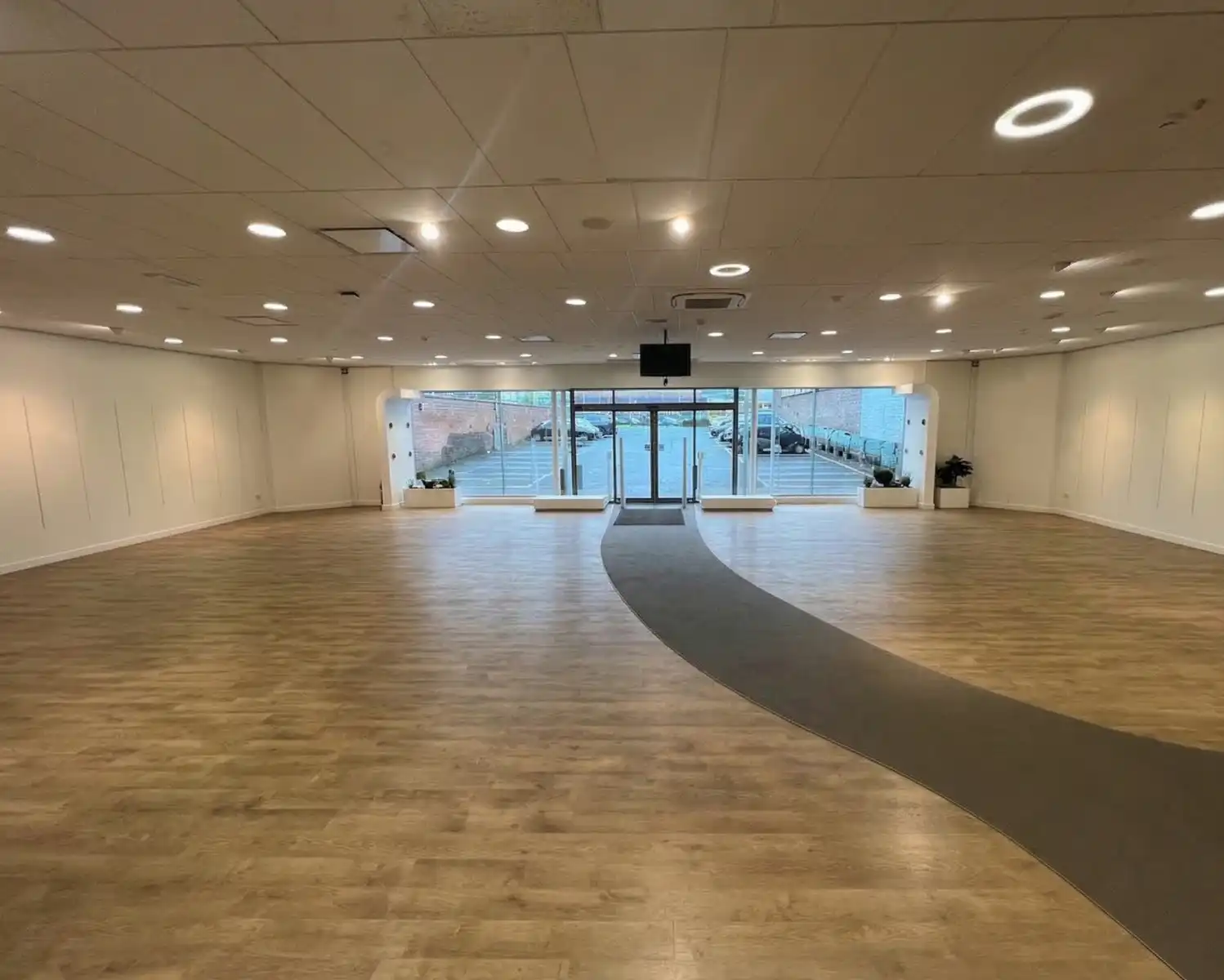 Winkelpand (1.080 m²) te huur op zichtlocatie in Tienen foto 2