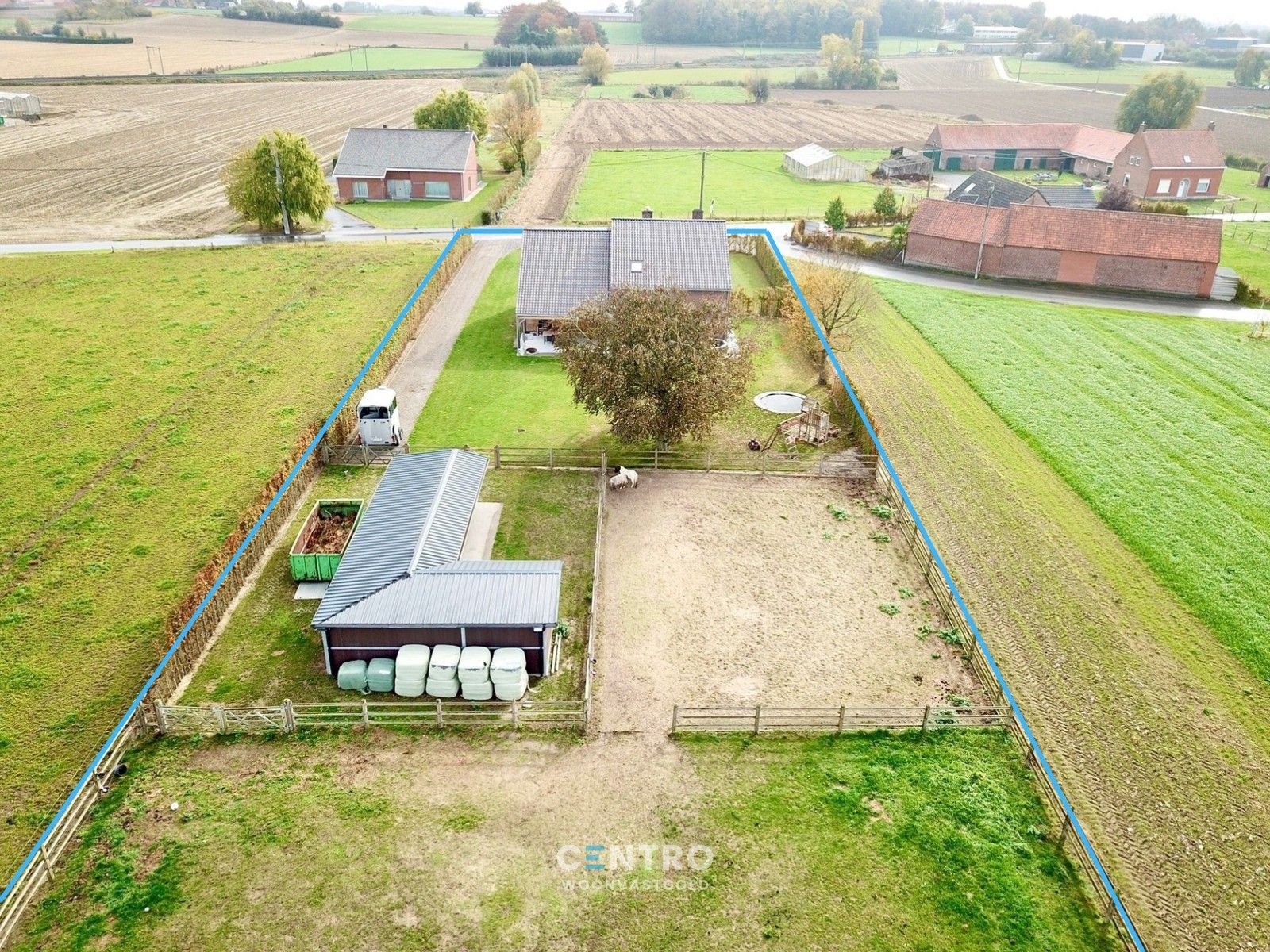 Instapklare, LANDELIJKE WONING met 4 ruime slpkms, 2 badkms, ruime garage, stalling (3 paarden) en gedraineerde buitenpiste te Hooglede (Gits). foto 22