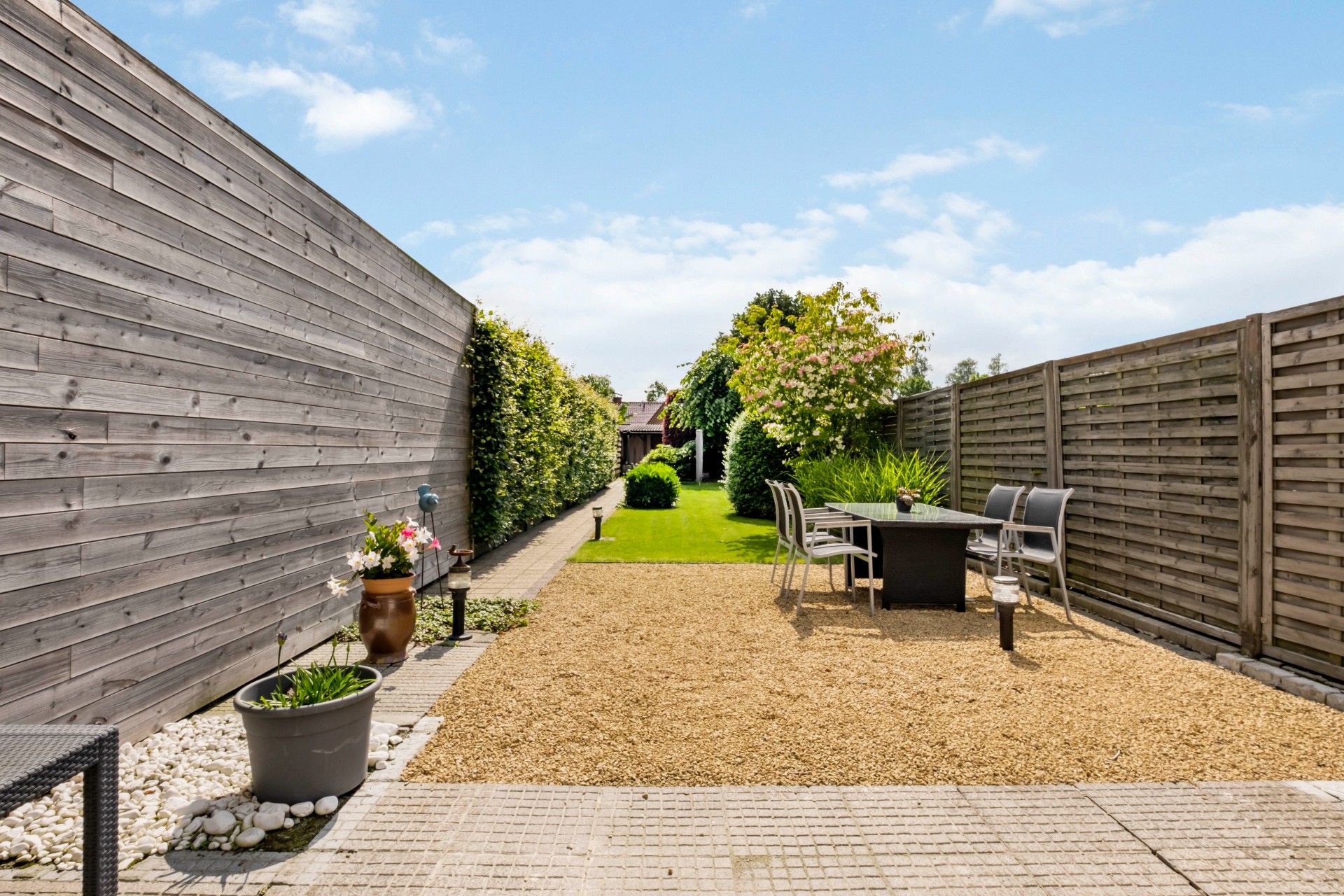 Instapklare woning met garage en tuin foto 3