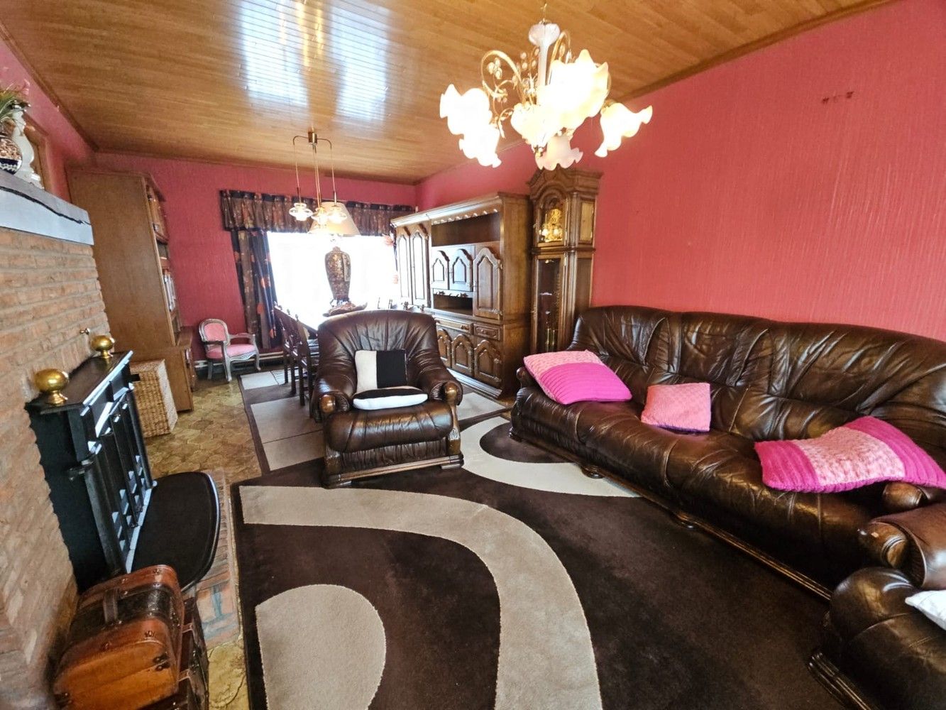 Halfopen bebouwing met garage in rustige omgeving foto 6