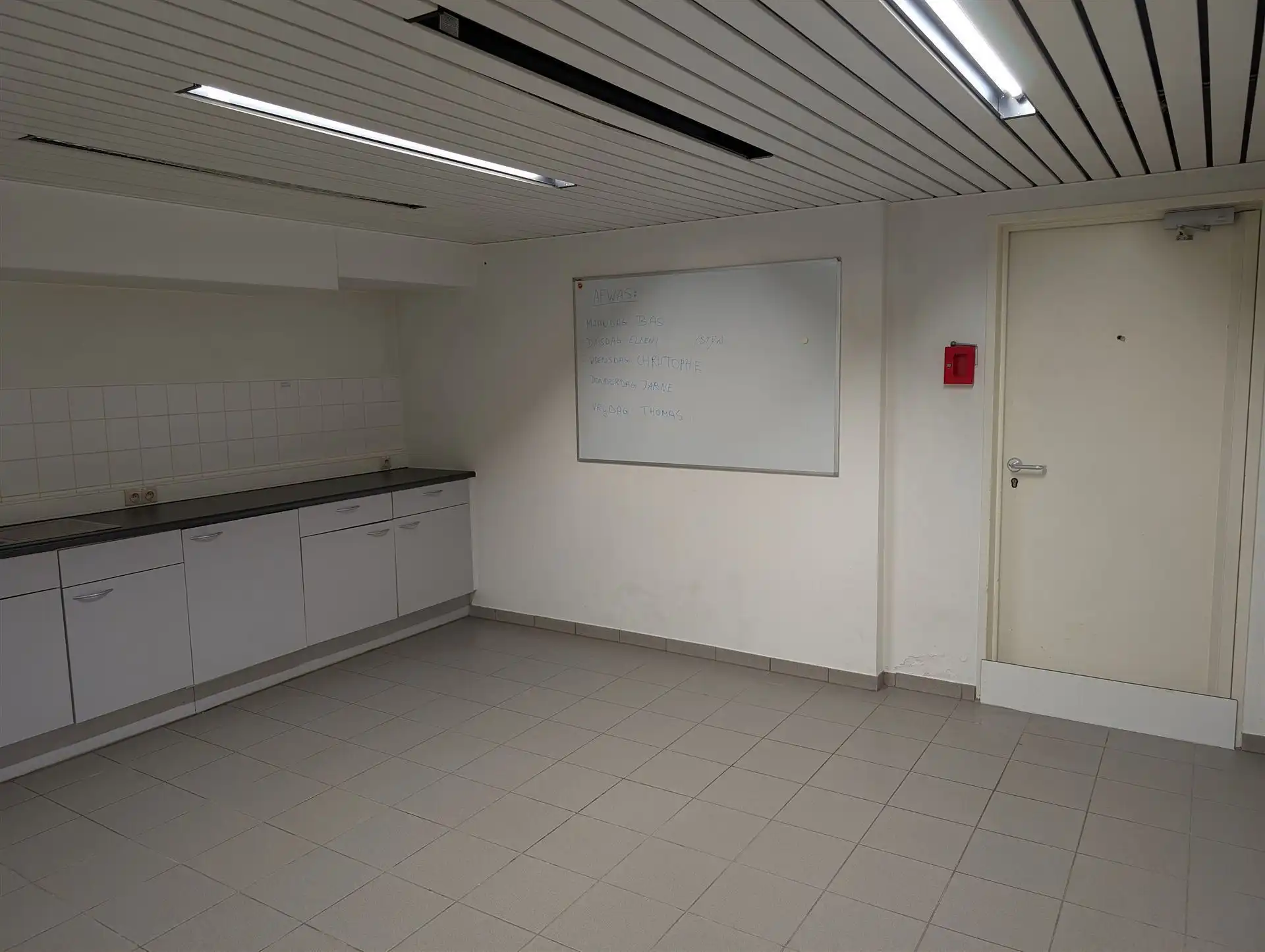 Praktijkruimte / kantoor op een bijzonder commerciële locatie in centrum 's-Gravenwezel foto 18