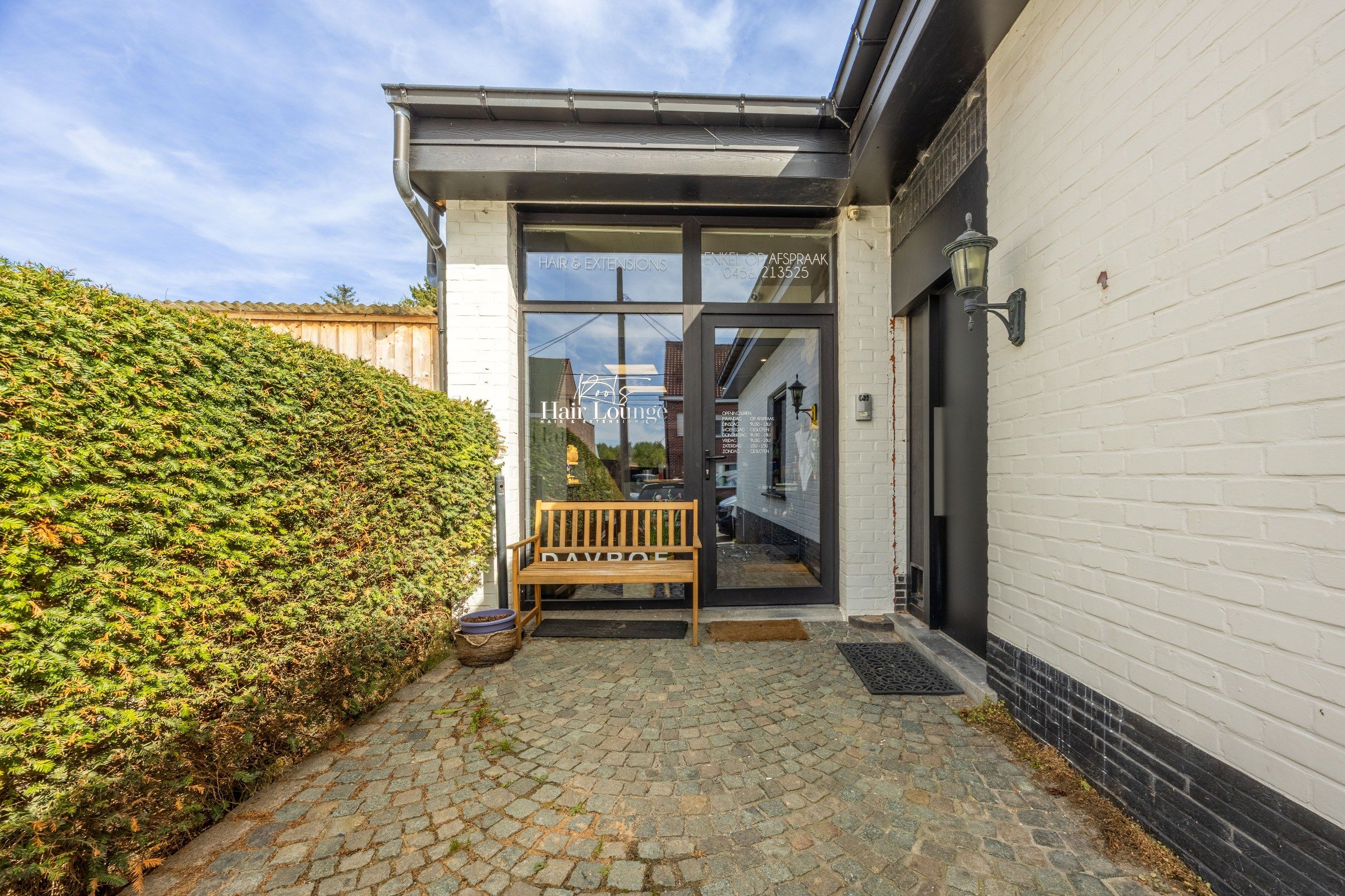 ALLEENSTAANDE GELIJKVLOERSE WONING MET MAGAZIJN EN COMMERCIELE RUIMTE foto 9