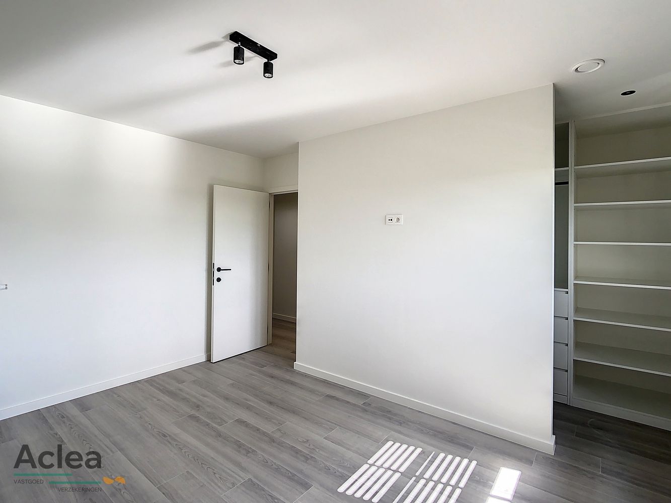 Prachtige recente koppelwoning met 5 slpks foto 18