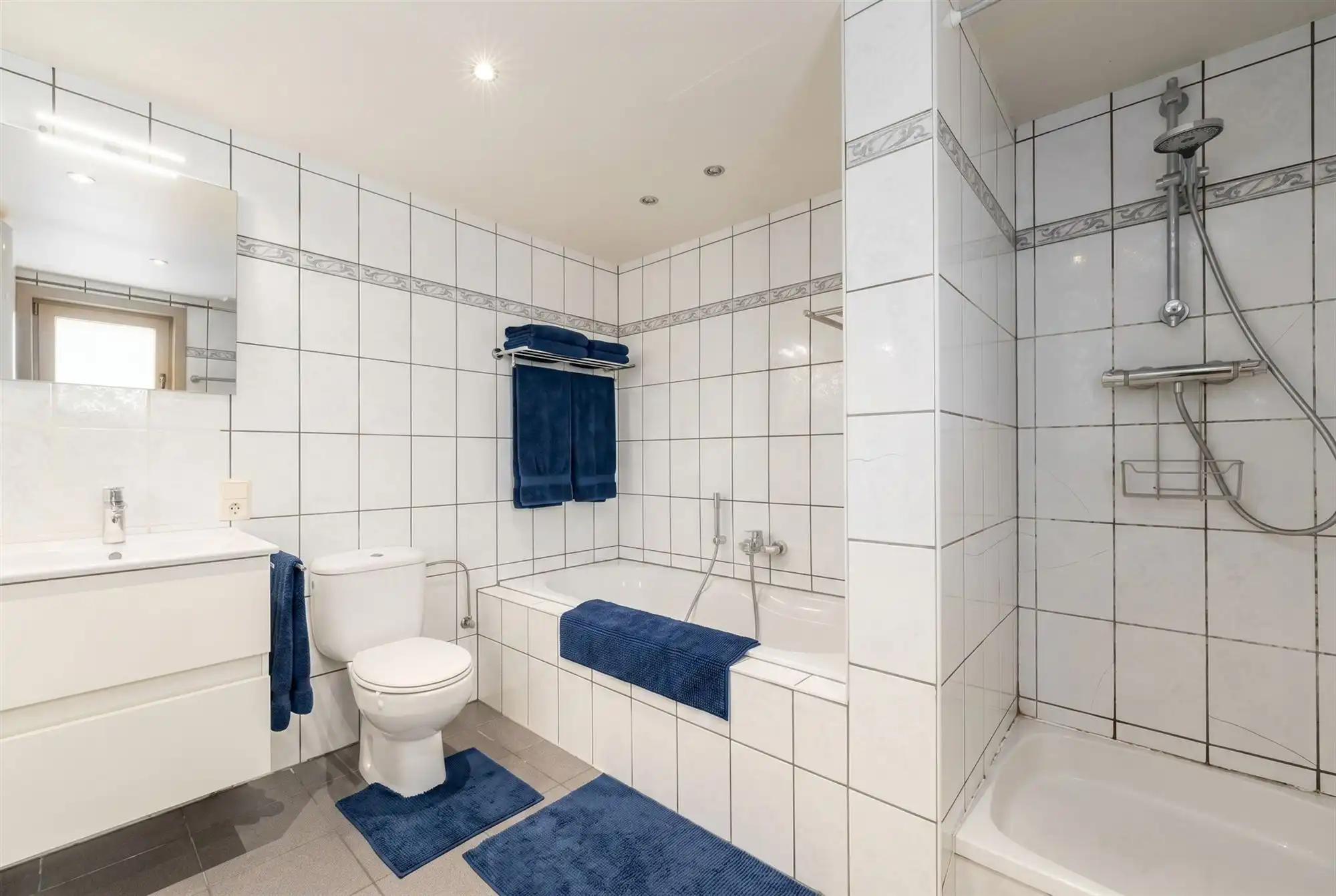 Charmante woning met 2 slaapkamers en fijne tuin met volledige privacy foto 8