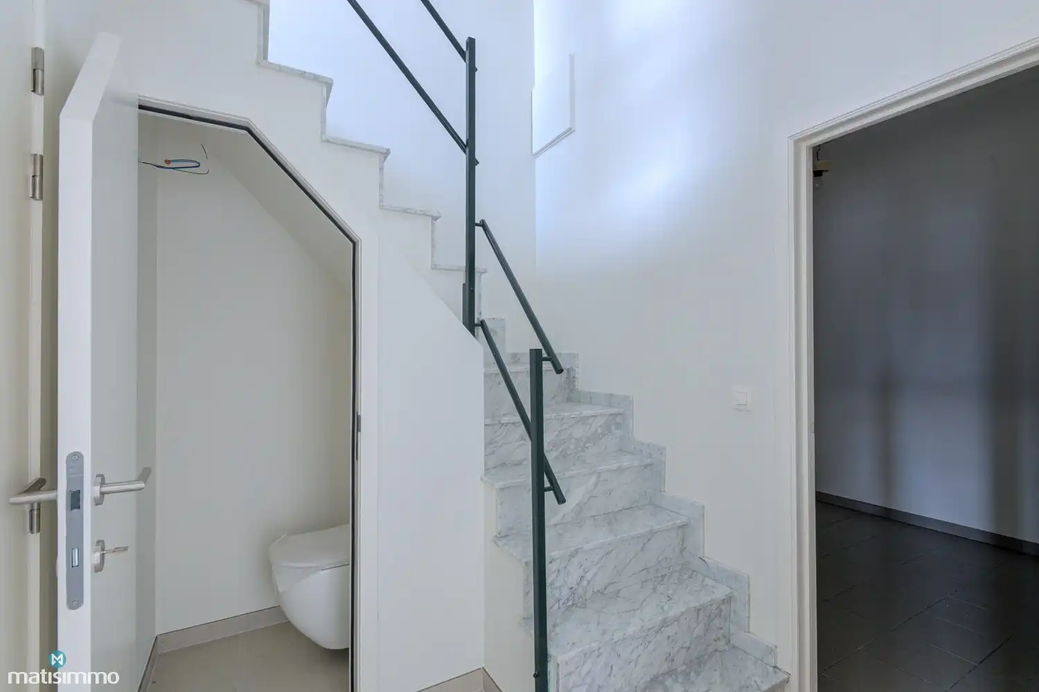INSTAPKLAAR DUPLEXAPPARTEMENT MET 2 SLAAPKAMERS EN GARAGE NABIJ HET CENTRUM VAN BILZEN foto 2