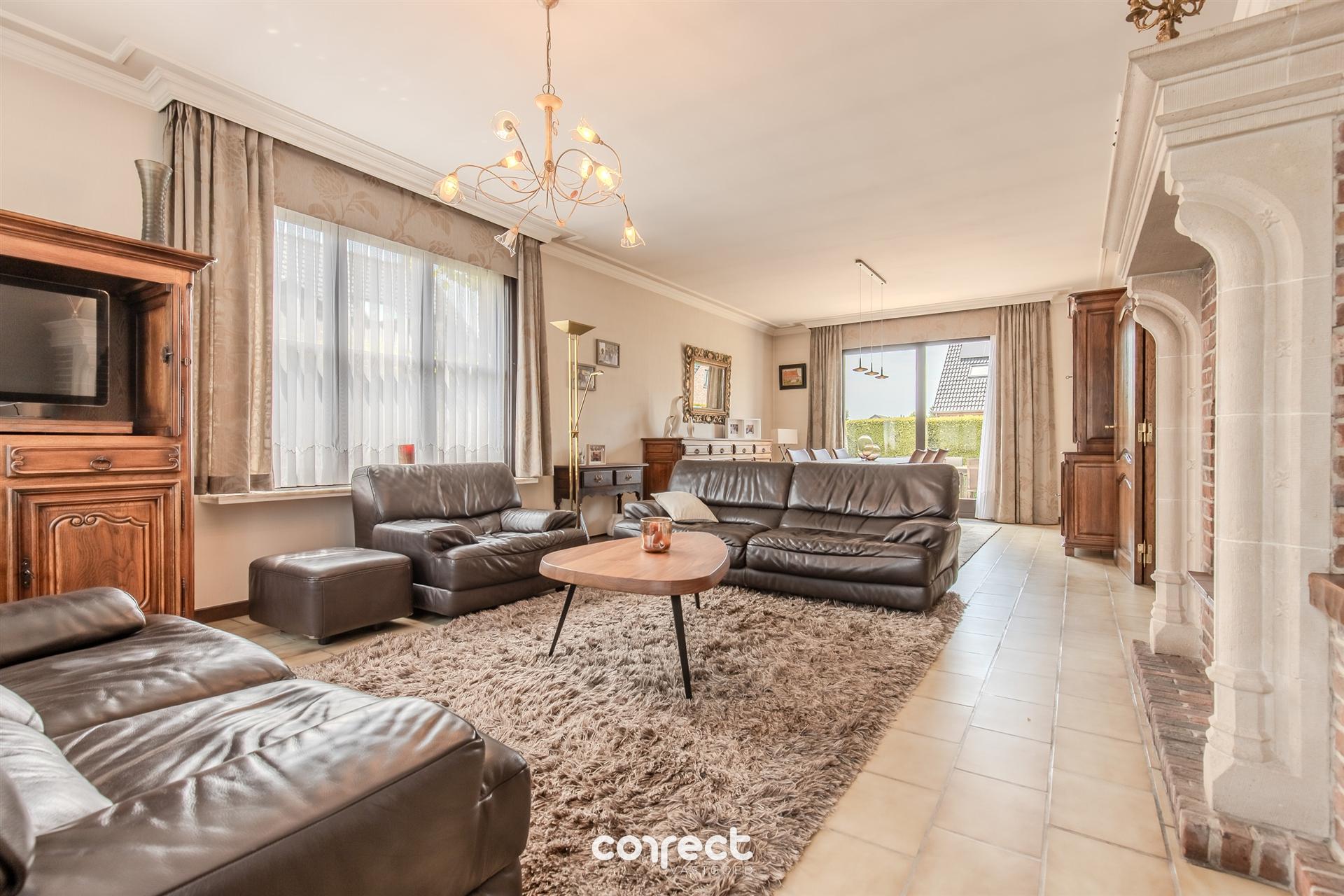 Rustig gelegen open bebouwing met ruime tuin en 4 slaapkamers. foto 3