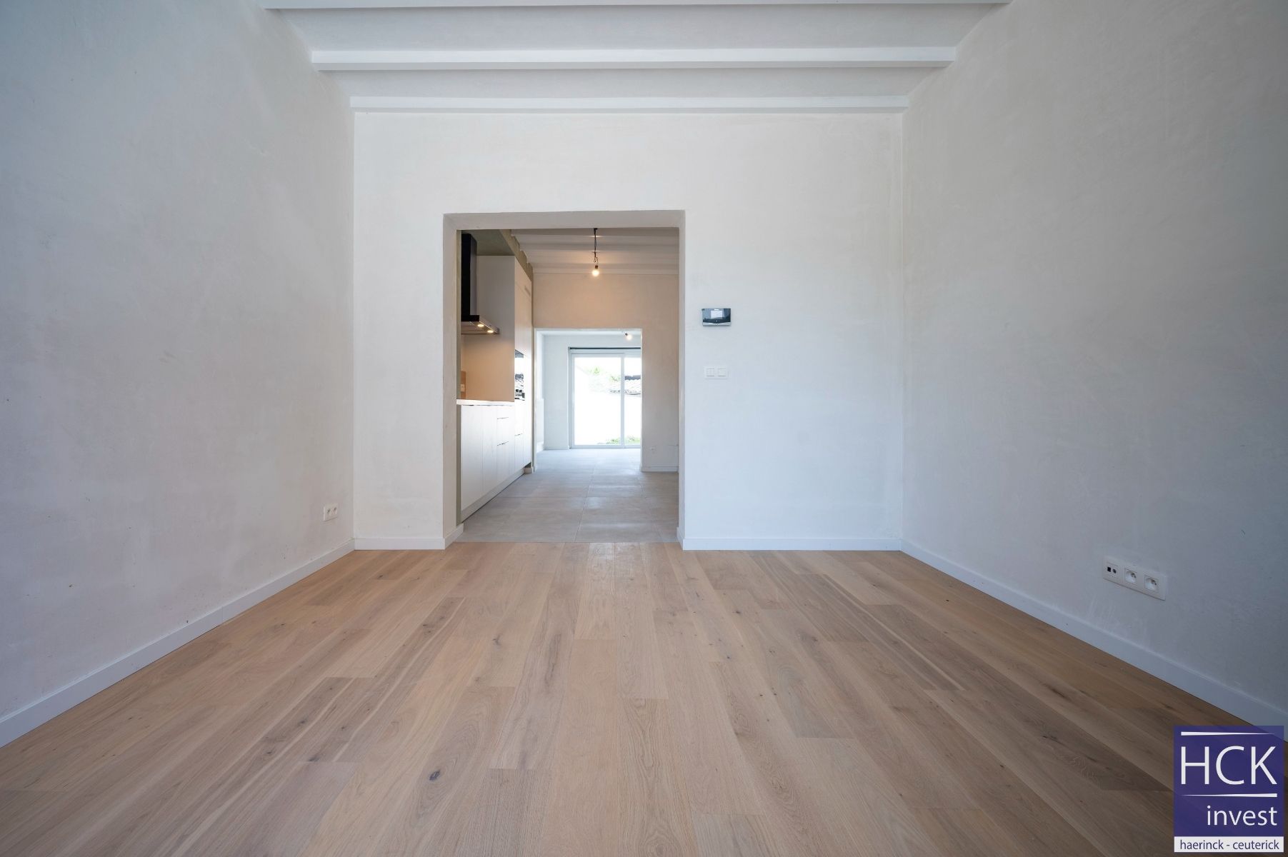 WAREGEM - Nieuw gerenoveerde woning met 2 SLPK. in hartje Waregem! foto 3