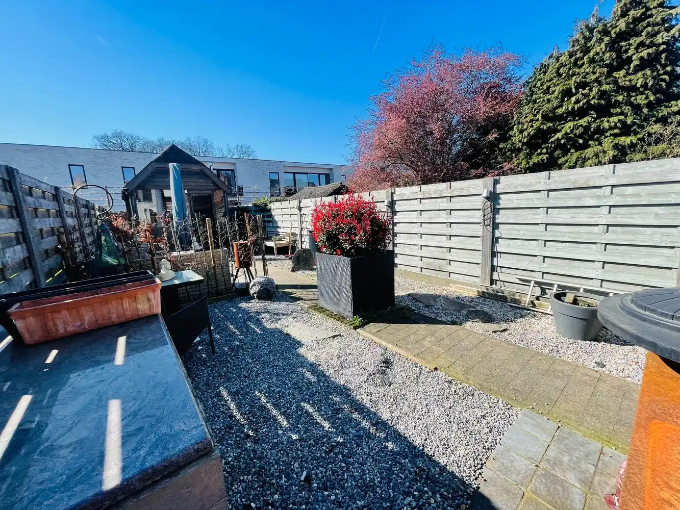 Sint-Andries,Uiterst verzorgd INSTAPKLAAR ENERGIEZUINIG woonhuis ( reno 2019) met grote, zonnige ZUIDWESTgerichte aangelegde terrastuin en prachtig ingericht HUISJE achteraan in de tuin, foto 16