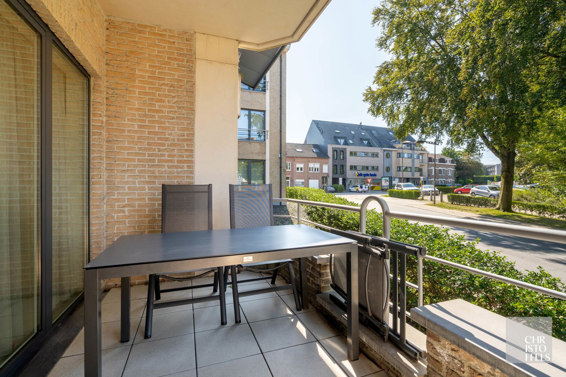 Verhuurd tweeslaapkamer-appartement (108m²) in hartje Lanaken! foto 4