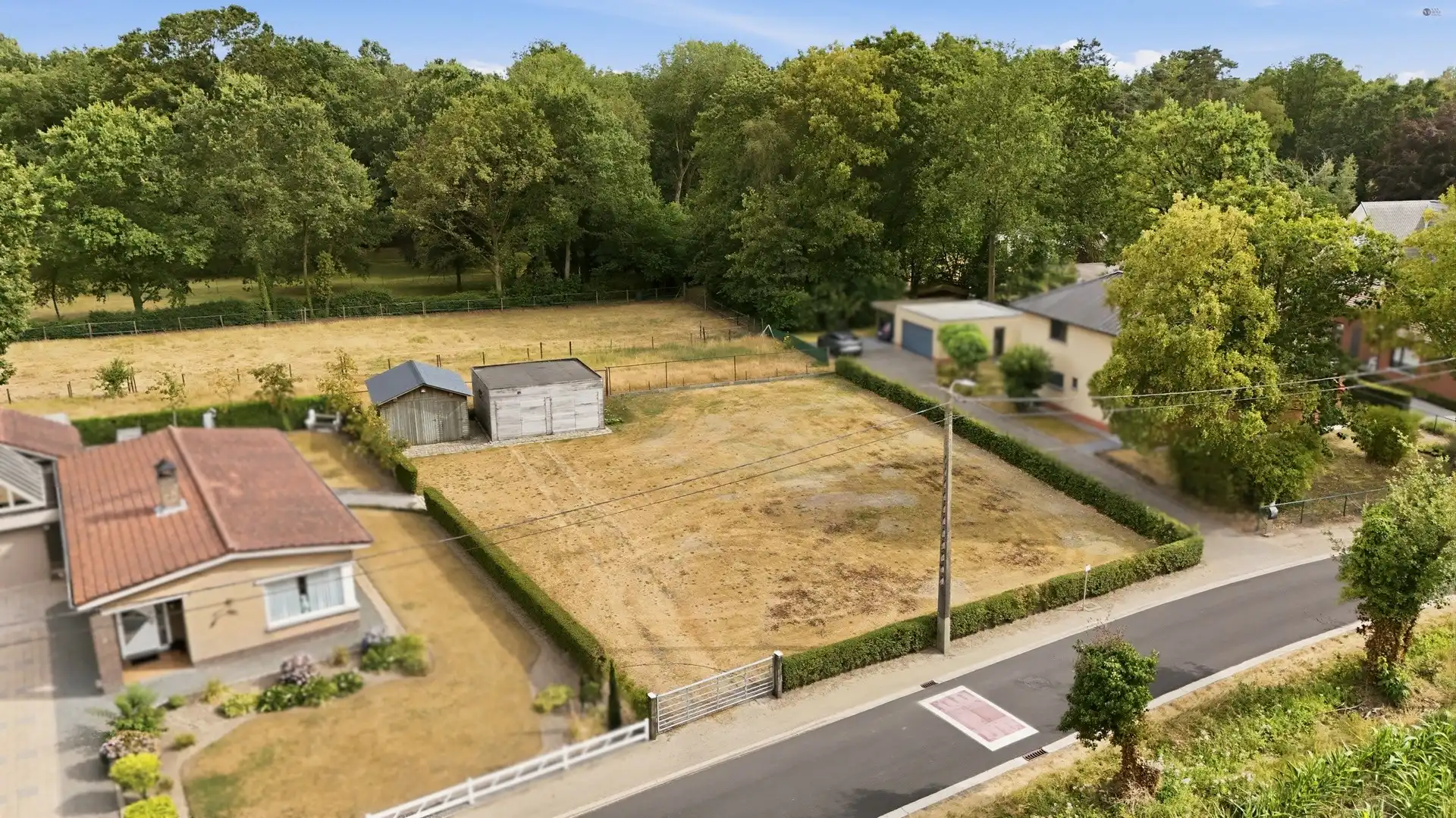 Bouwgrond van 904 m² met 24 m straatbreedte foto 2