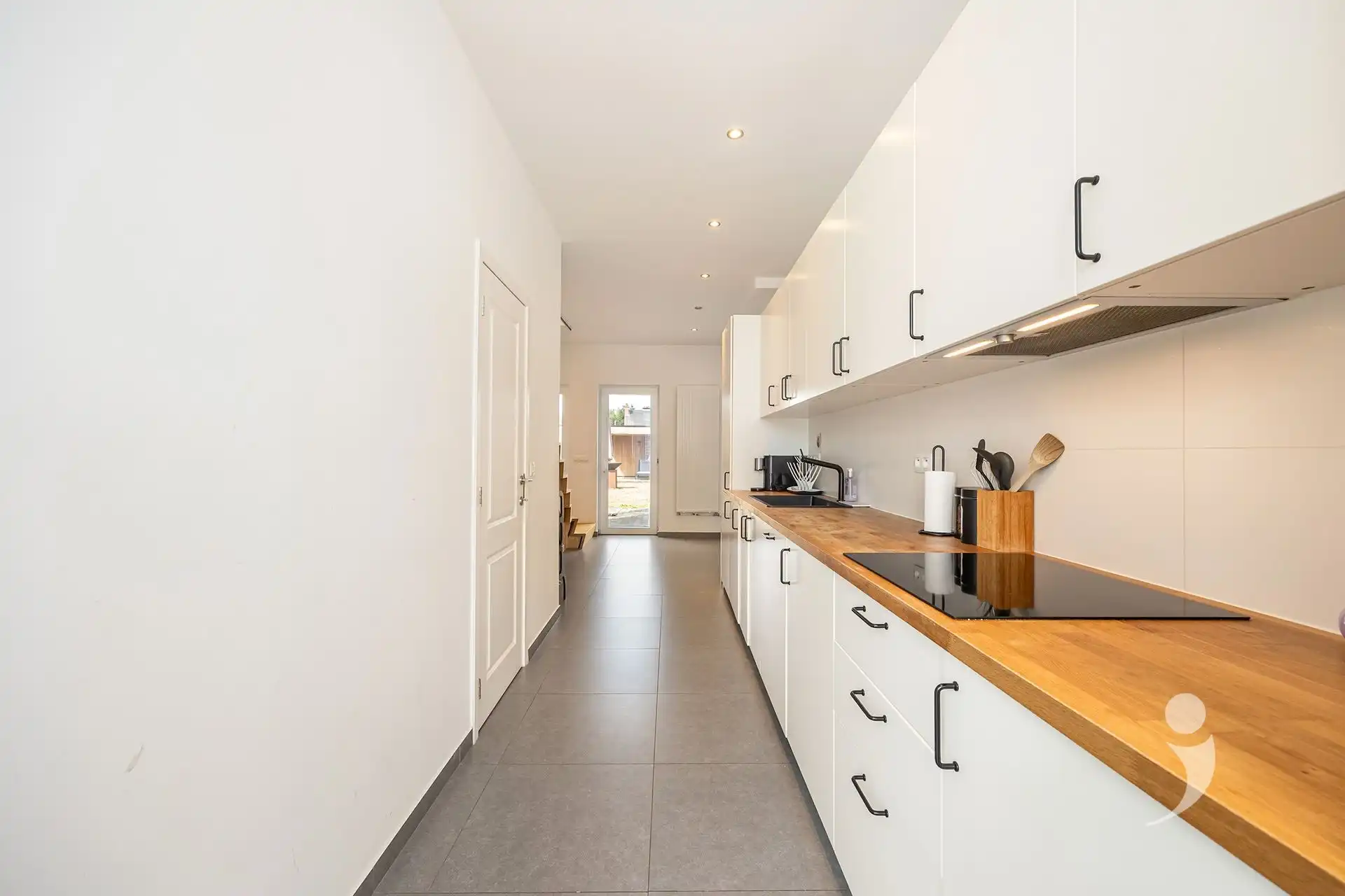Recent gerenoveerde woning op een rustige locatie! foto 10