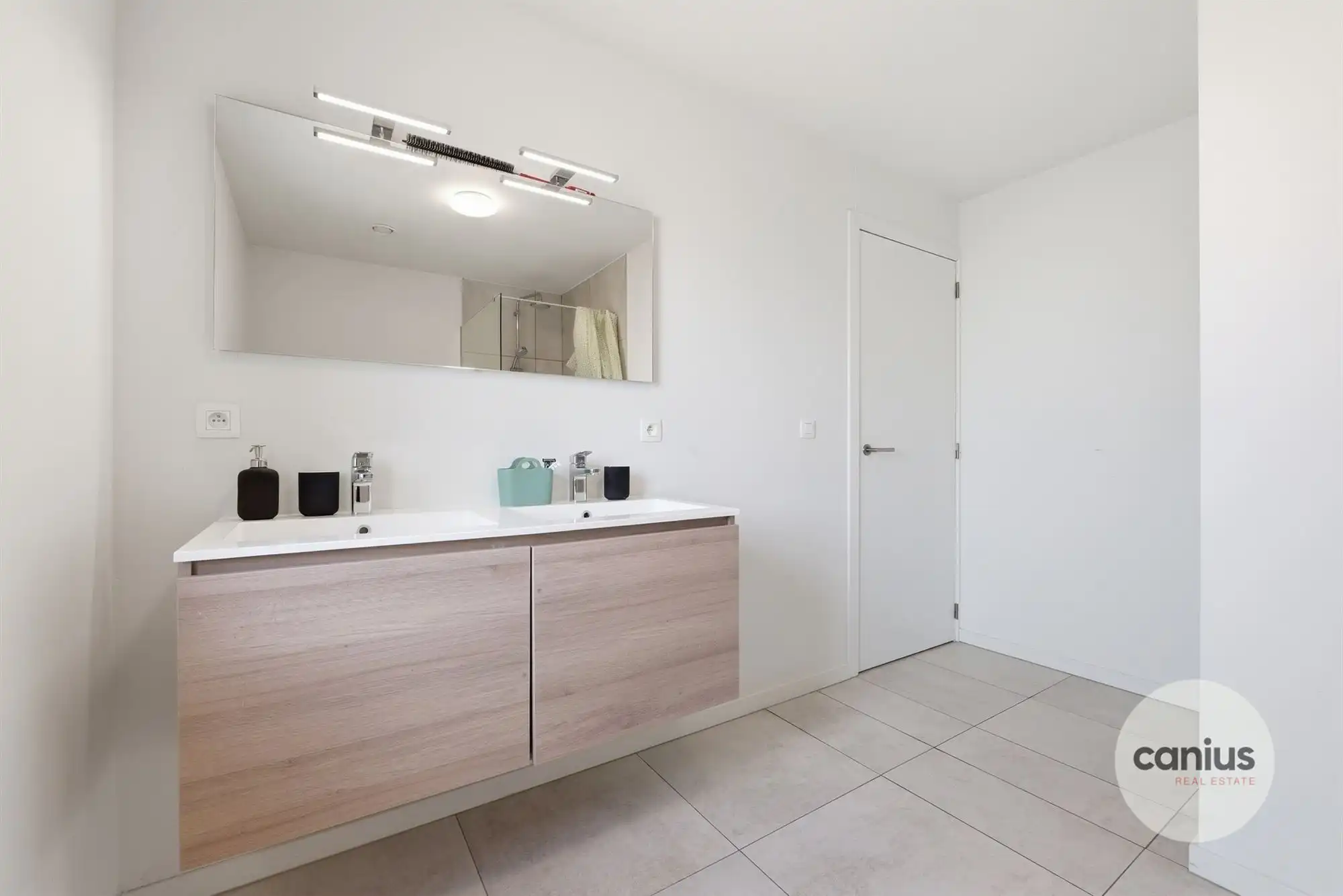 MODERNE WONING MET 3 SLKS & TUIN foto 11