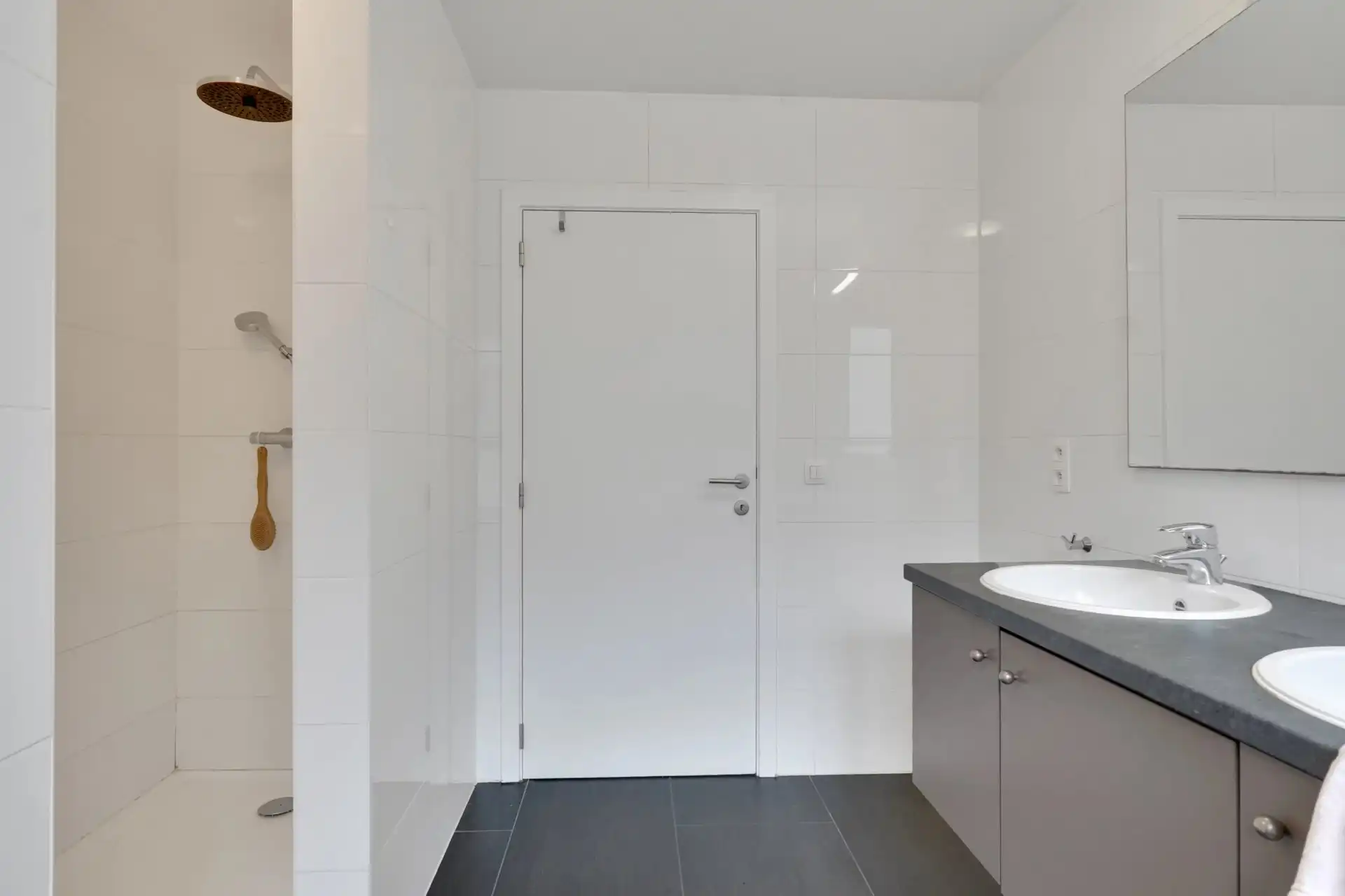 Modern appartement met 2 slaapkamers foto 23