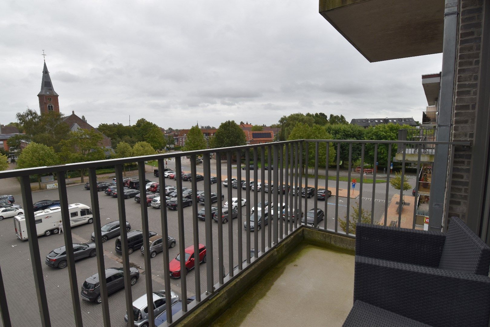 Instapklaar 2 slaapkamer appartement met 2 terrassen in hartje Gullegem foto 10