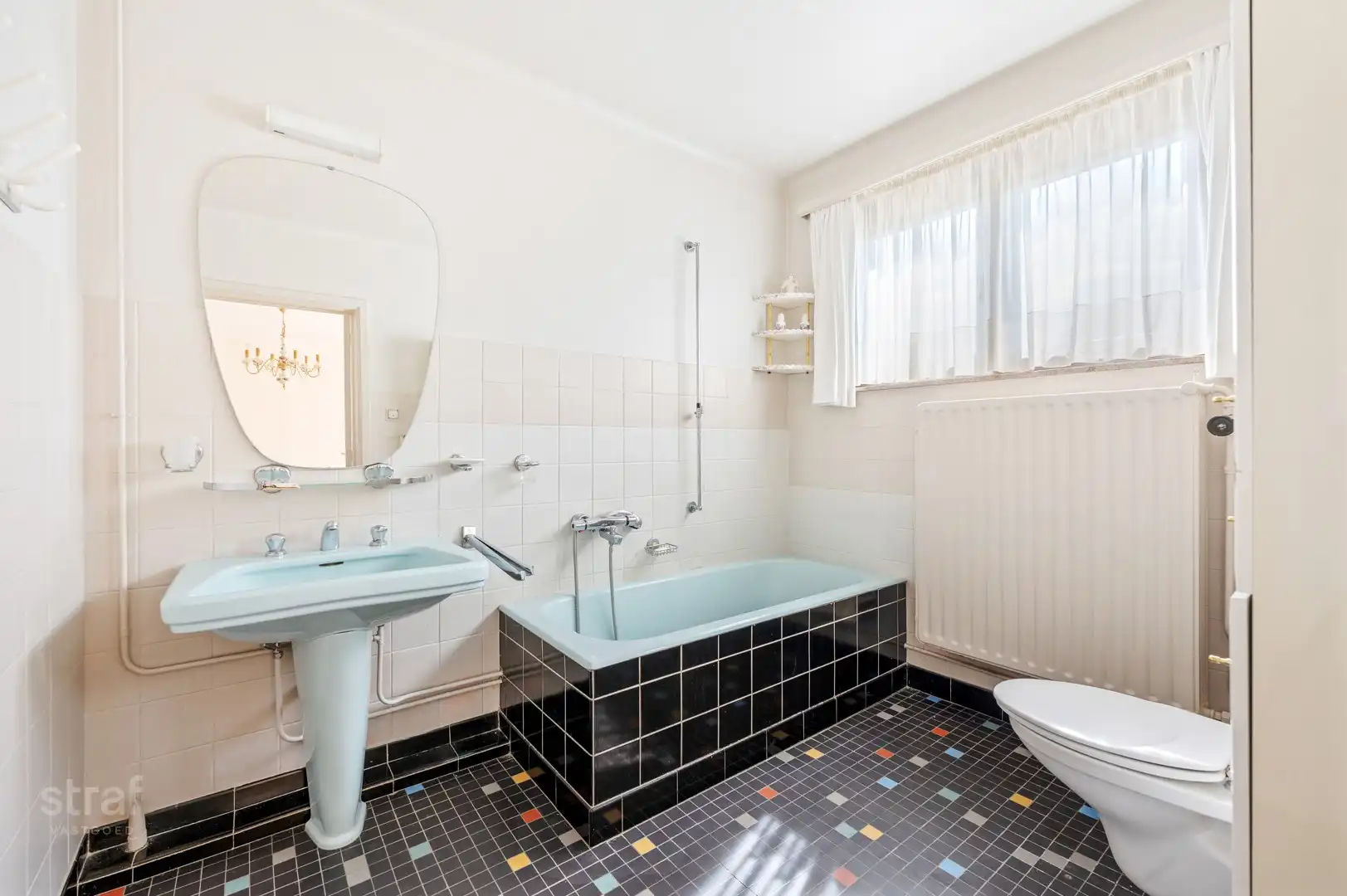 Ruime gezinswoning met grote tuin en tot vijf slaapkamers foto 13