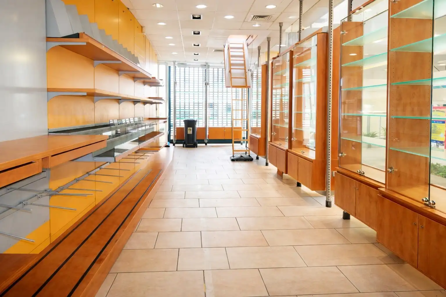 Handelspand / Kantoorruimte te huur – Centrum Lokeren foto 2