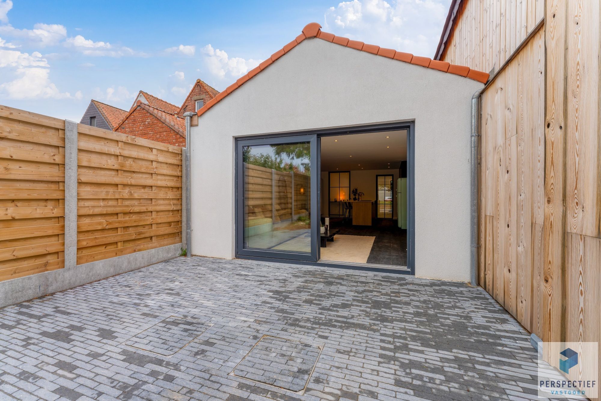 Stijlvol gerenoveerde woning met tuin op toplocatie foto 10