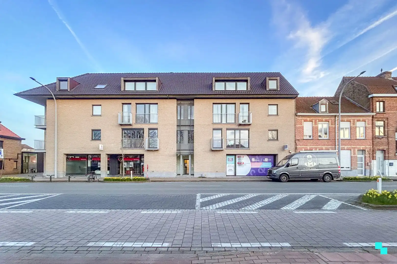 Deels ingerichte handelsruimte op toplocatie te Sint-Andries foto 21