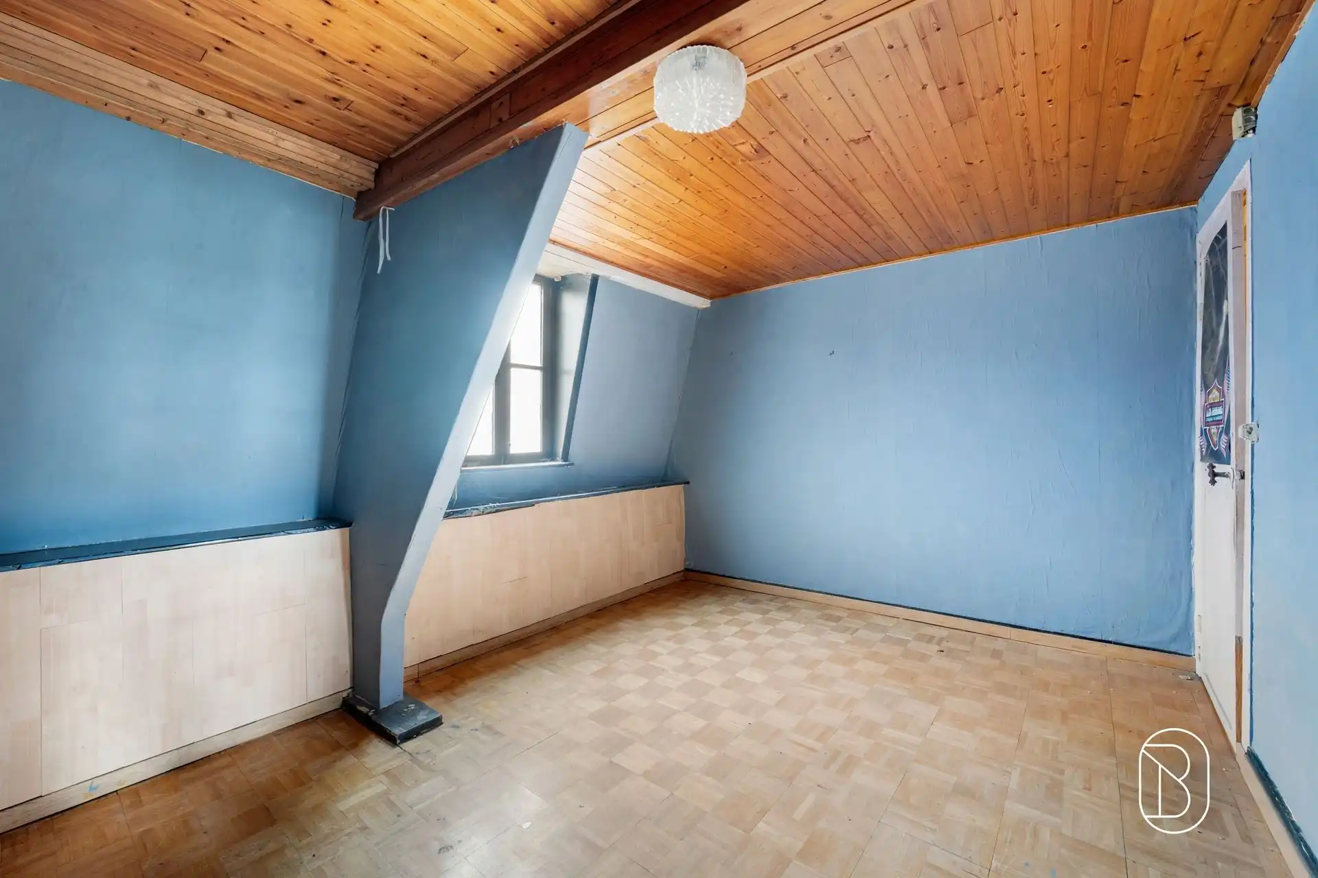 Te renoveren / af te breken woning met POTENTIEEL en uitweg foto 13
