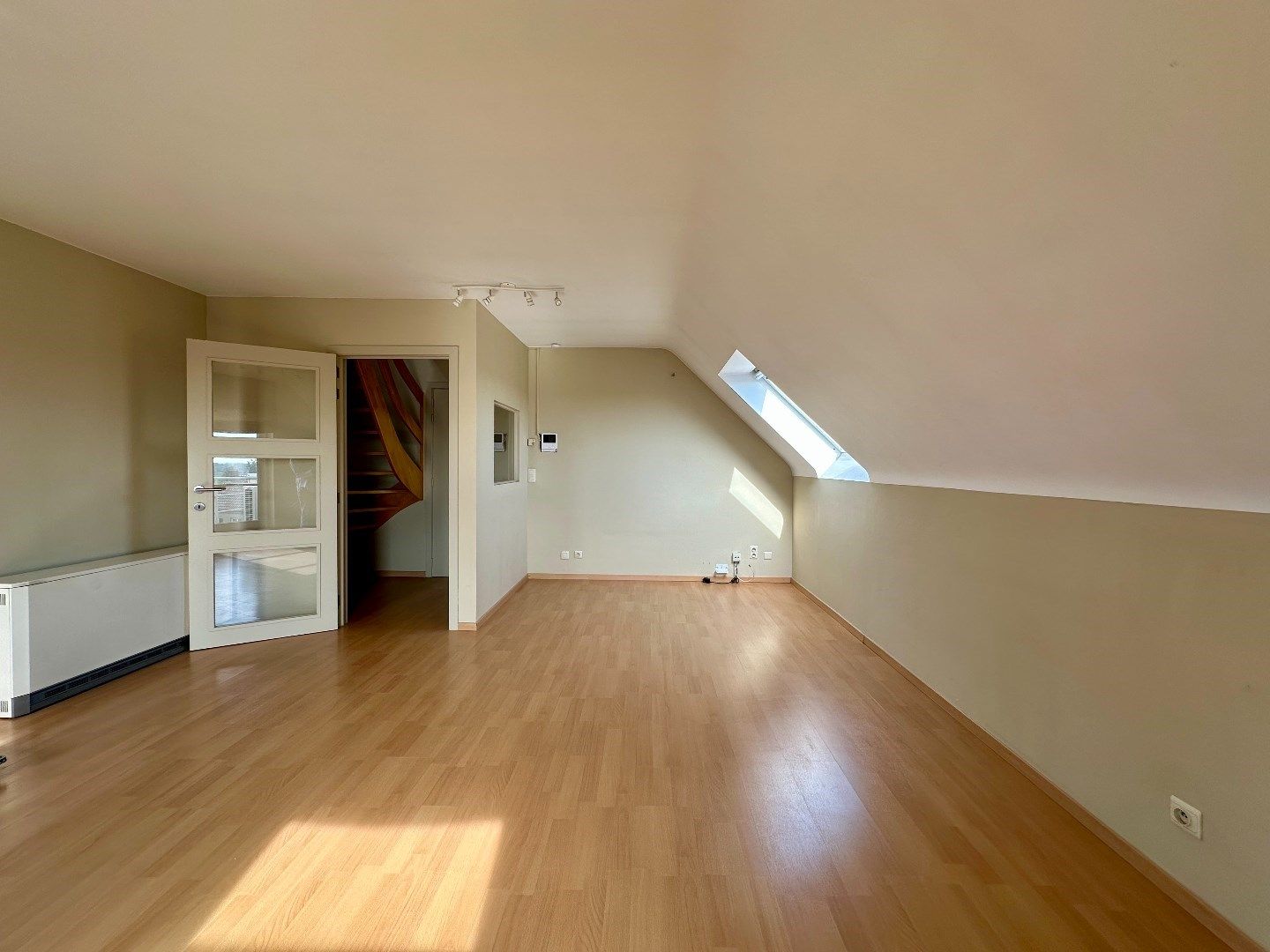 Instapklaar appartement met 2 slaapkamers te Aartrijke foto {{pictureIndex}}