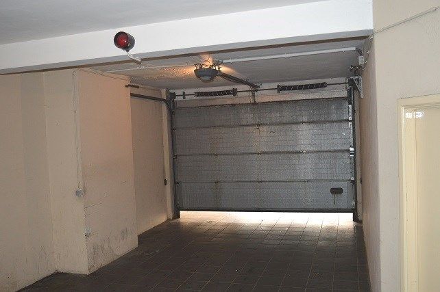 Garagebox aan de rugzijde vd Zeedijk, nabij Casinoplein foto 9