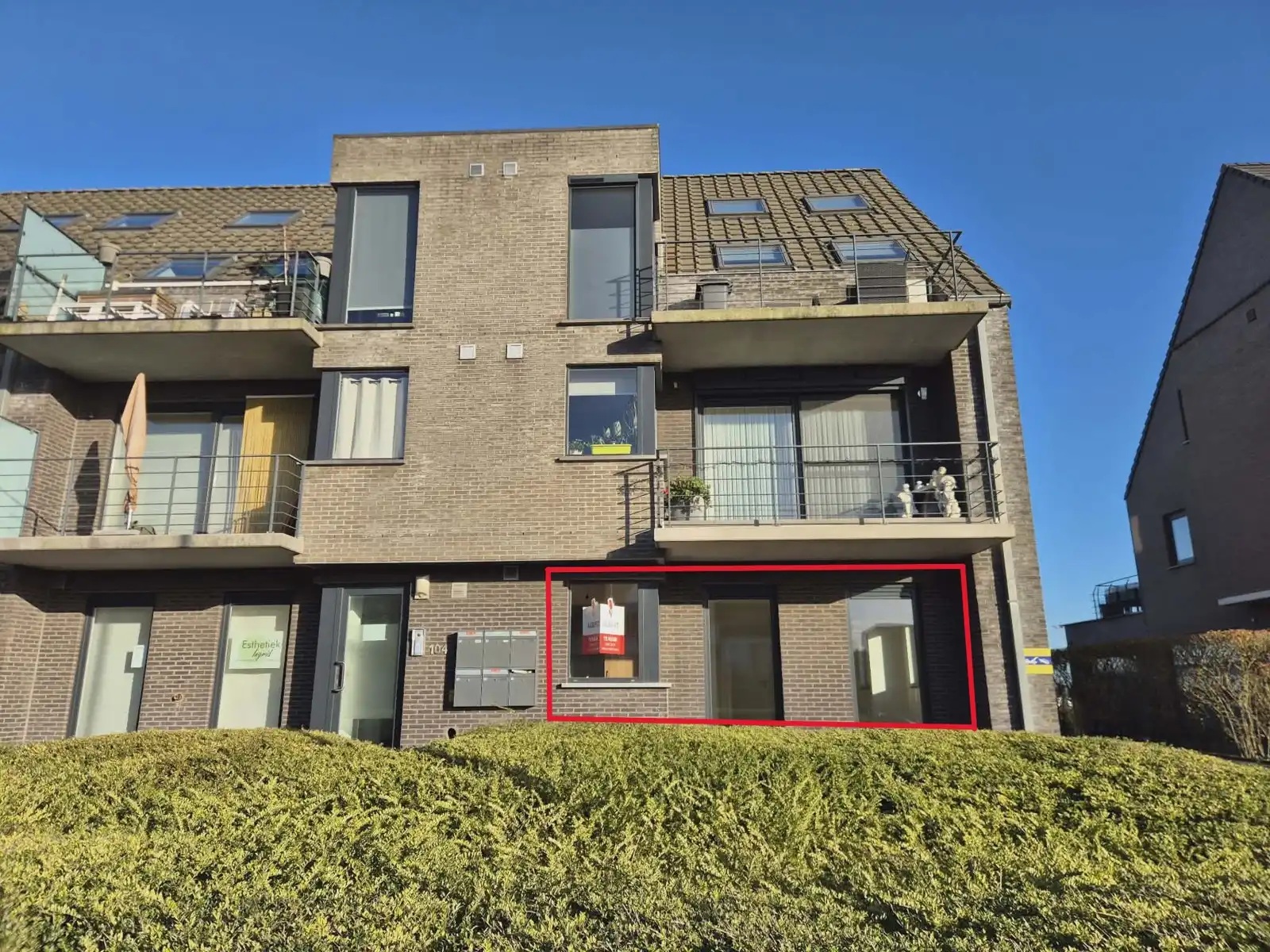 Gelijkvloers appartement met 2 slaapkamers en garage foto 12