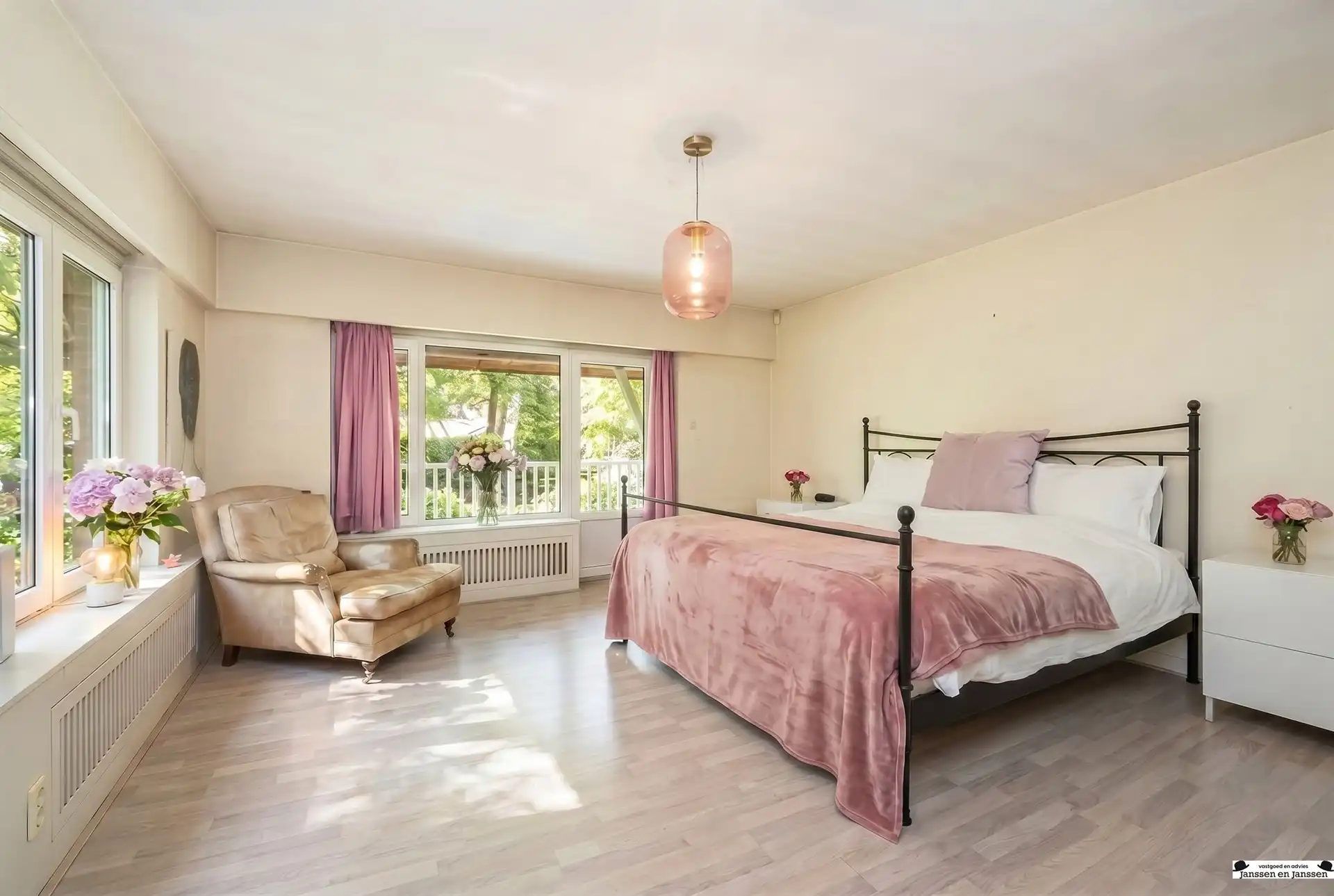 Exclusieve villa op royaal perceel van 3.000 m² grenzend aan uniek natuurdomein foto 14