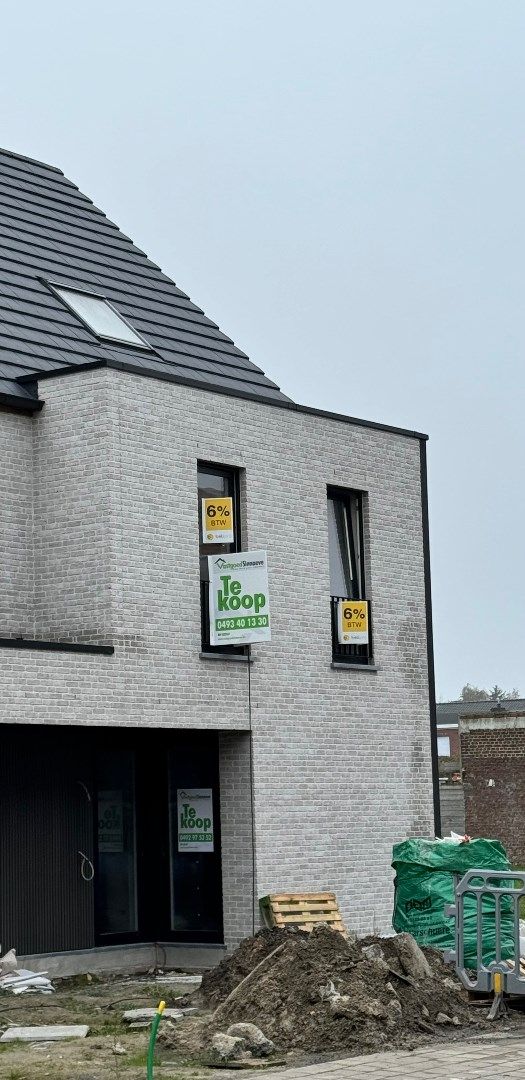 Nieuwbouwwoning met 3 slaapkamers te Sint-Eloois-Winkel foto {{pictureIndex}}