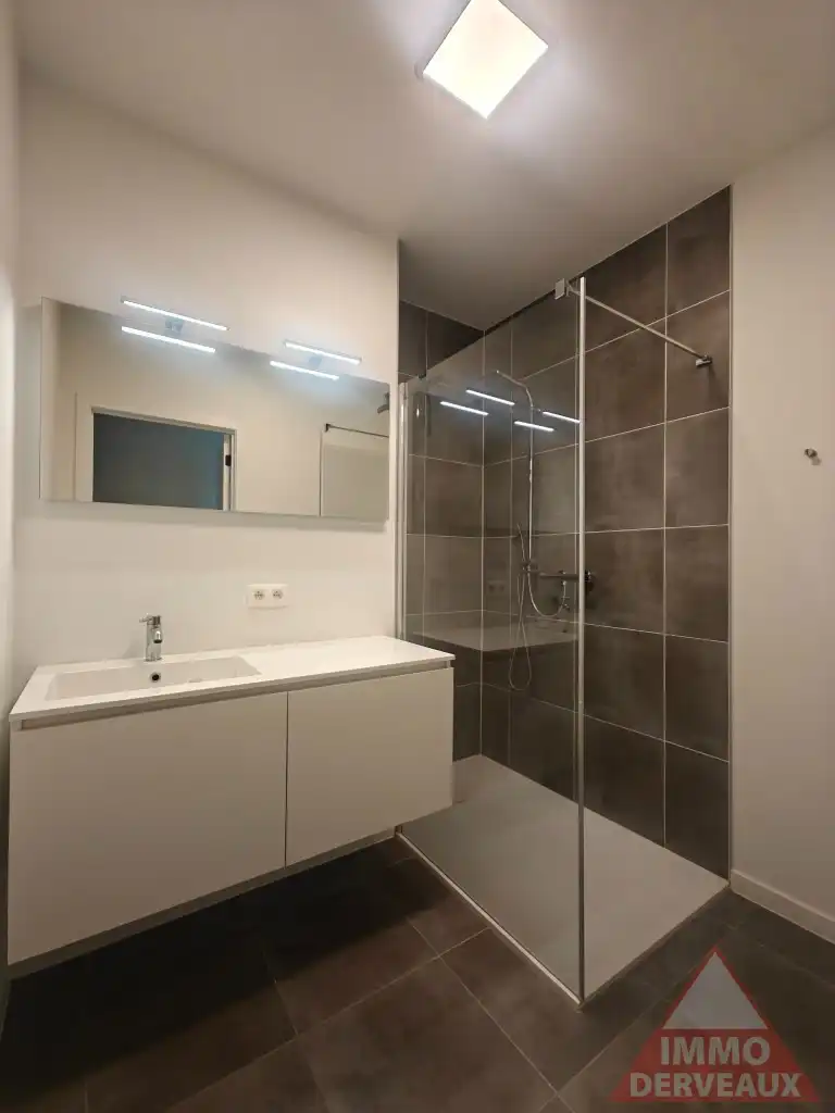 Roeselare - Instapklaar nieuwbouwappartement met garage foto 8