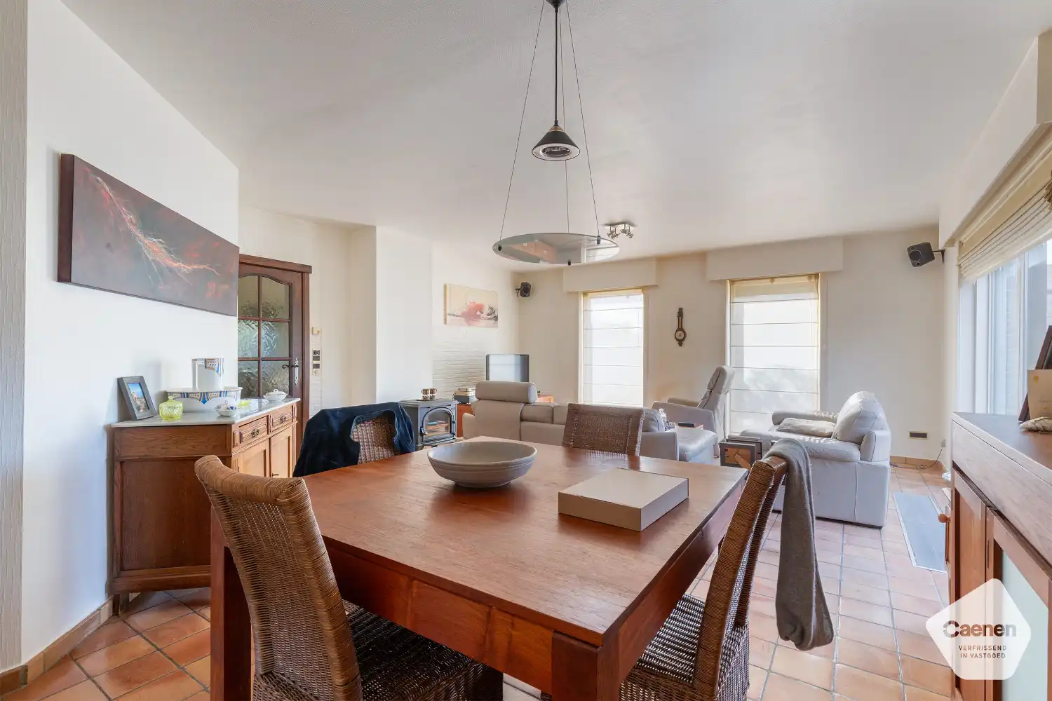 TOP GELEGEN VILLA MET 4 SLAAPKAMERS , GARAGE en onderhoudsvriendelijke tuin met tuinhuis foto 3