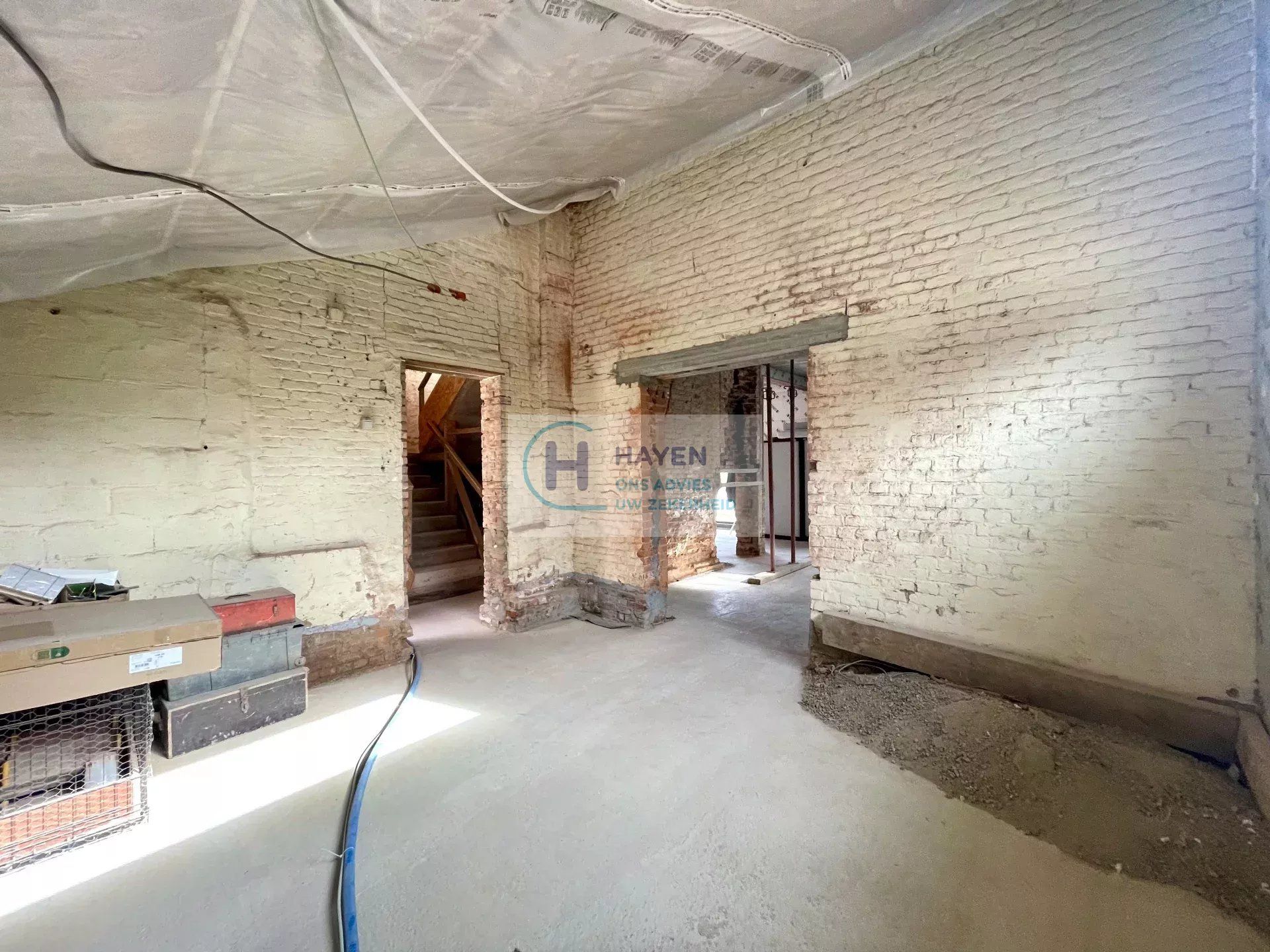 Zeer ruime woning in afwerkingsfase met veel potentieel op een groot perceel van 2.140m² foto 23