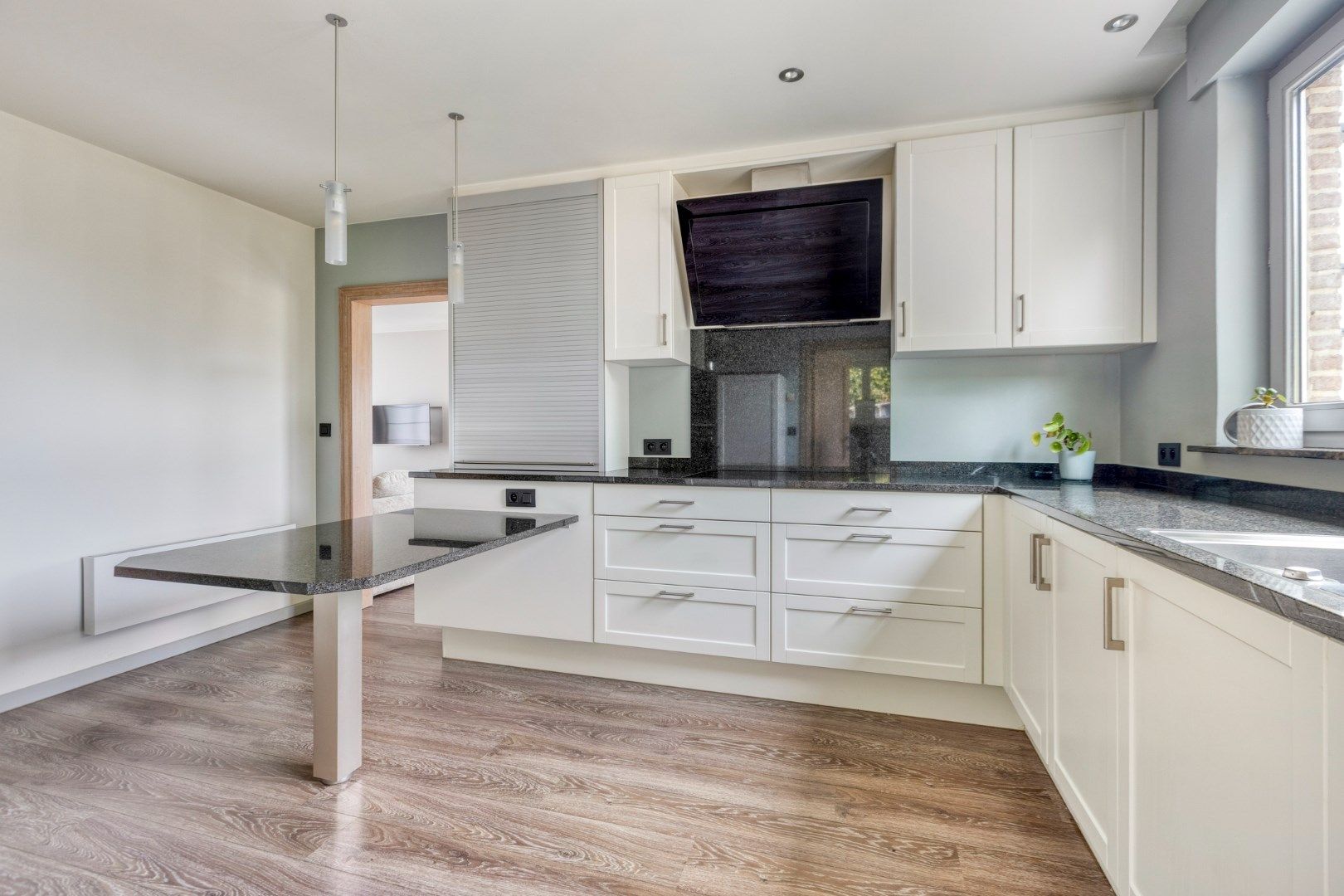 Instapklare woning met prachtig aangelegde tuin foto 10