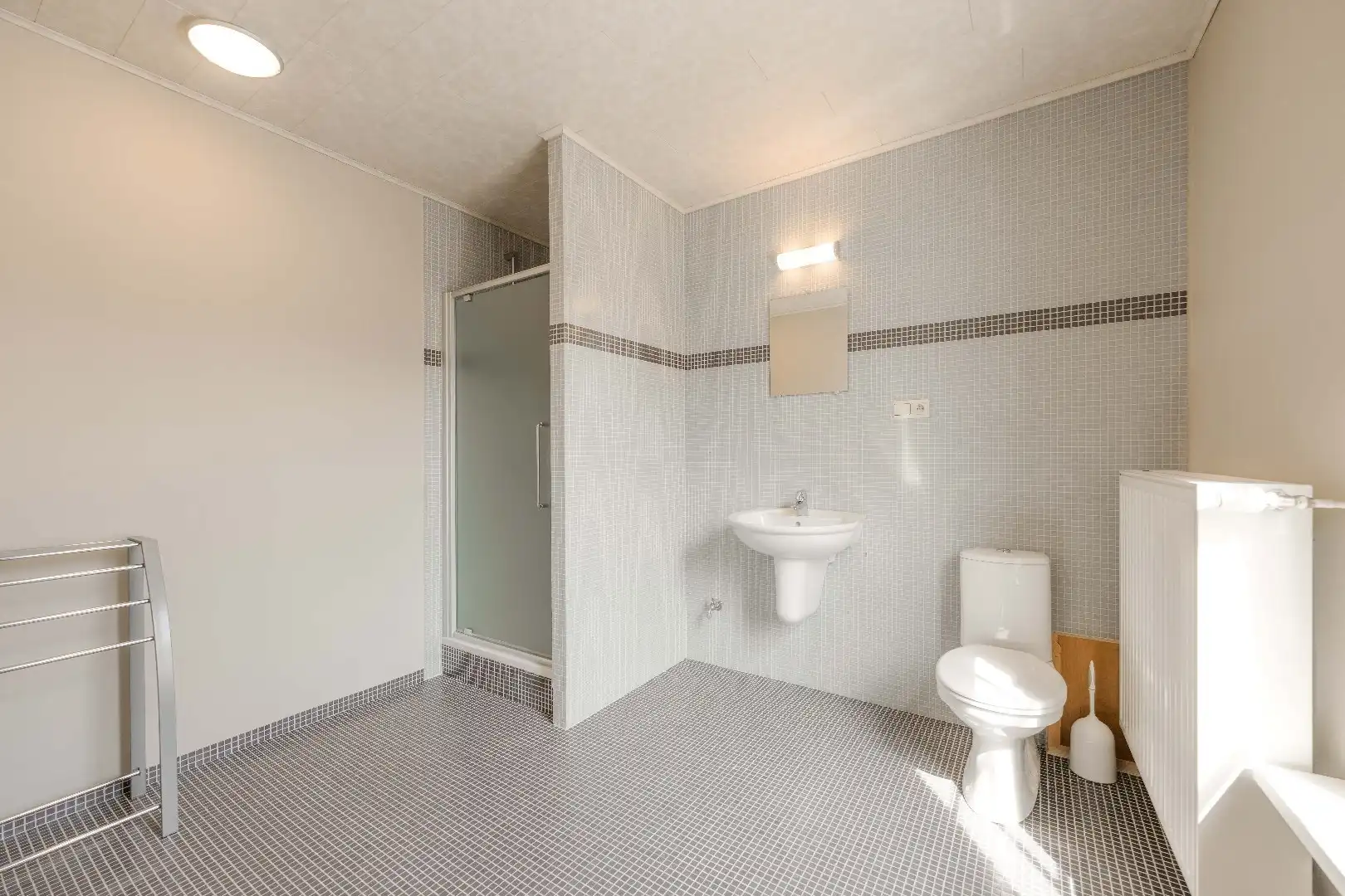 VERRASSEND RUIME WOONST (HANDELSHUIS) MET TUIN & GARAGE | TOEGANG ACHTEROM foto 17