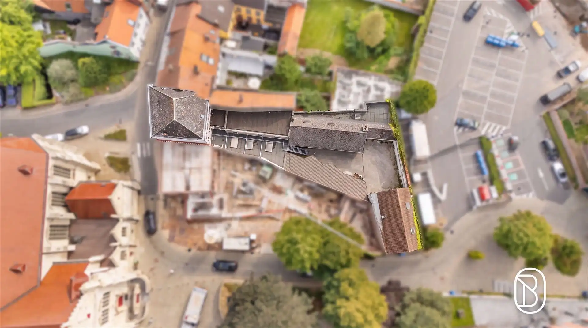 TOPgelegen project: herenwoning, garages, woonst en app. foto 9